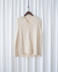 Ivory Vest 百搭垂感肩線V領針織背心 / KT8185