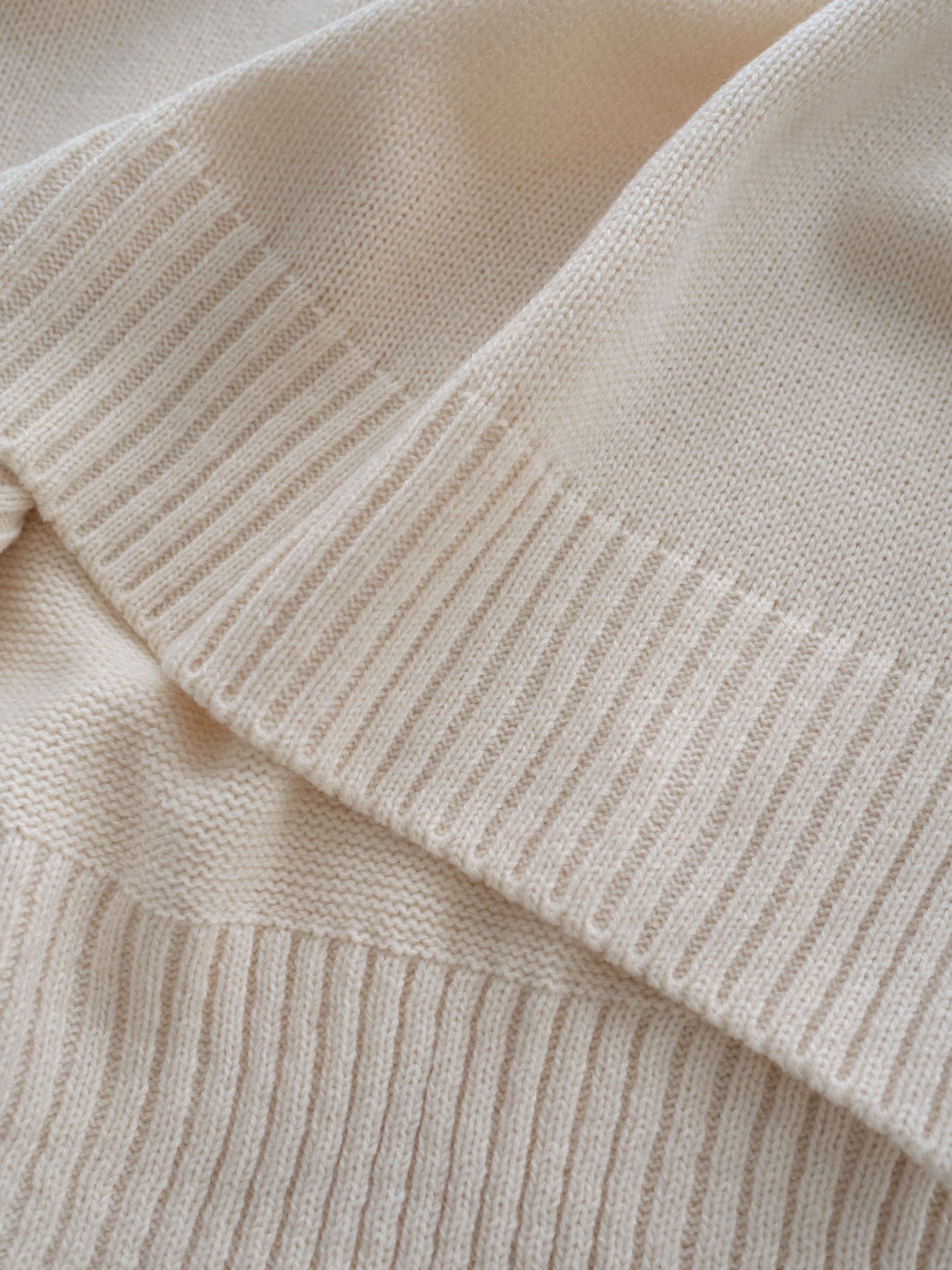 Ivory Vest 百搭垂感肩線V領針織背心 / KT8185