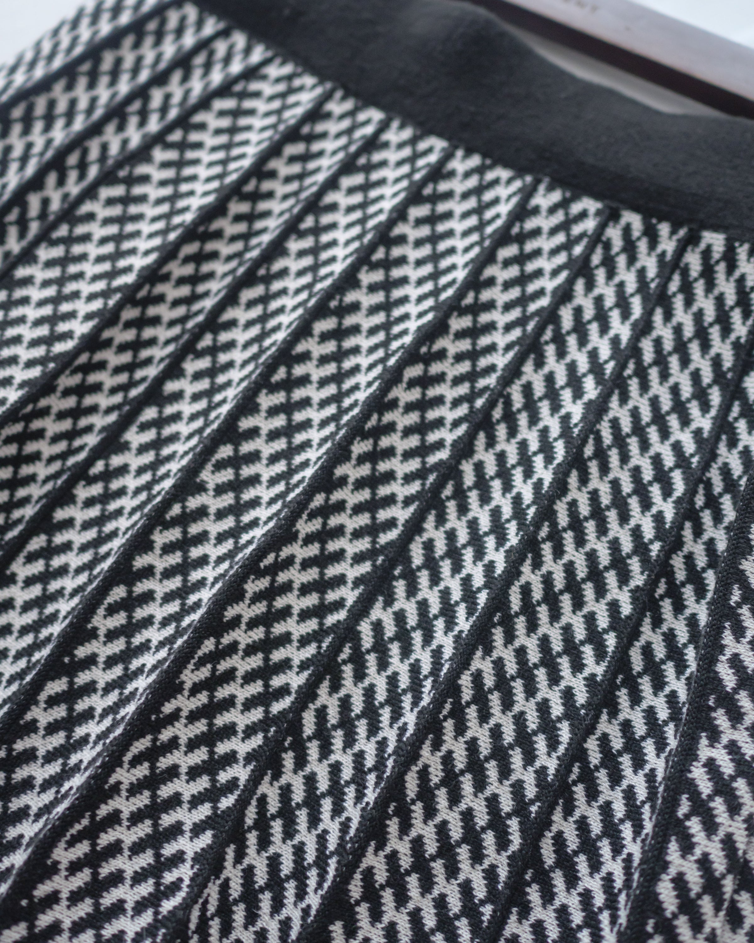 Pleated Pattern Knit Skirt 千鳥格設計感針織彈性百褶裙 / SK8920