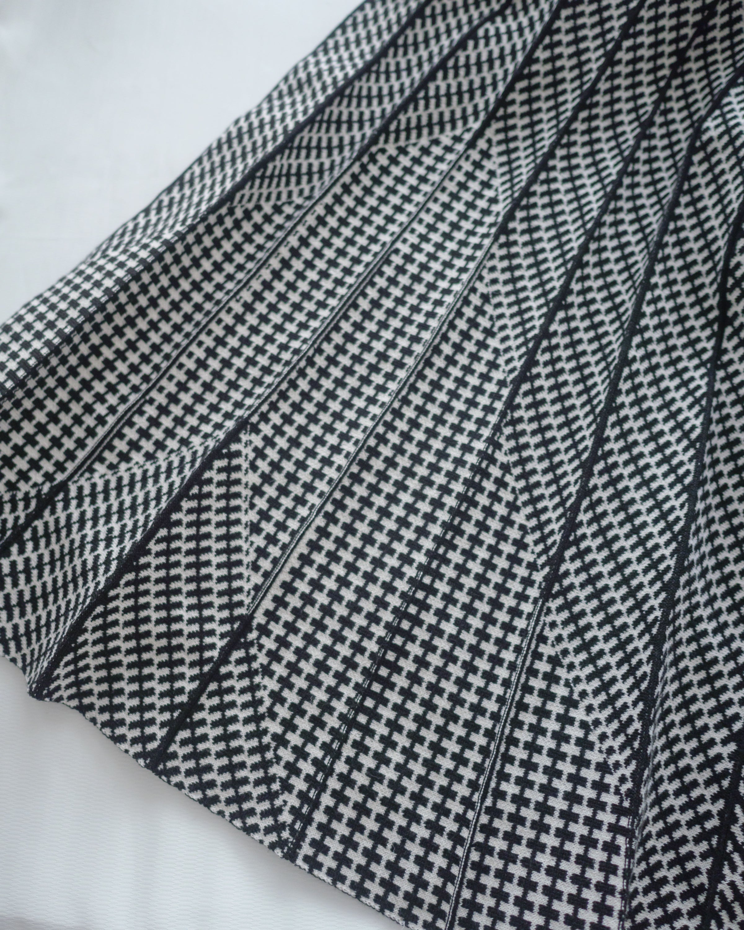 Pleated Pattern Knit Skirt 千鳥格設計感針織彈性百褶裙 / SK8920