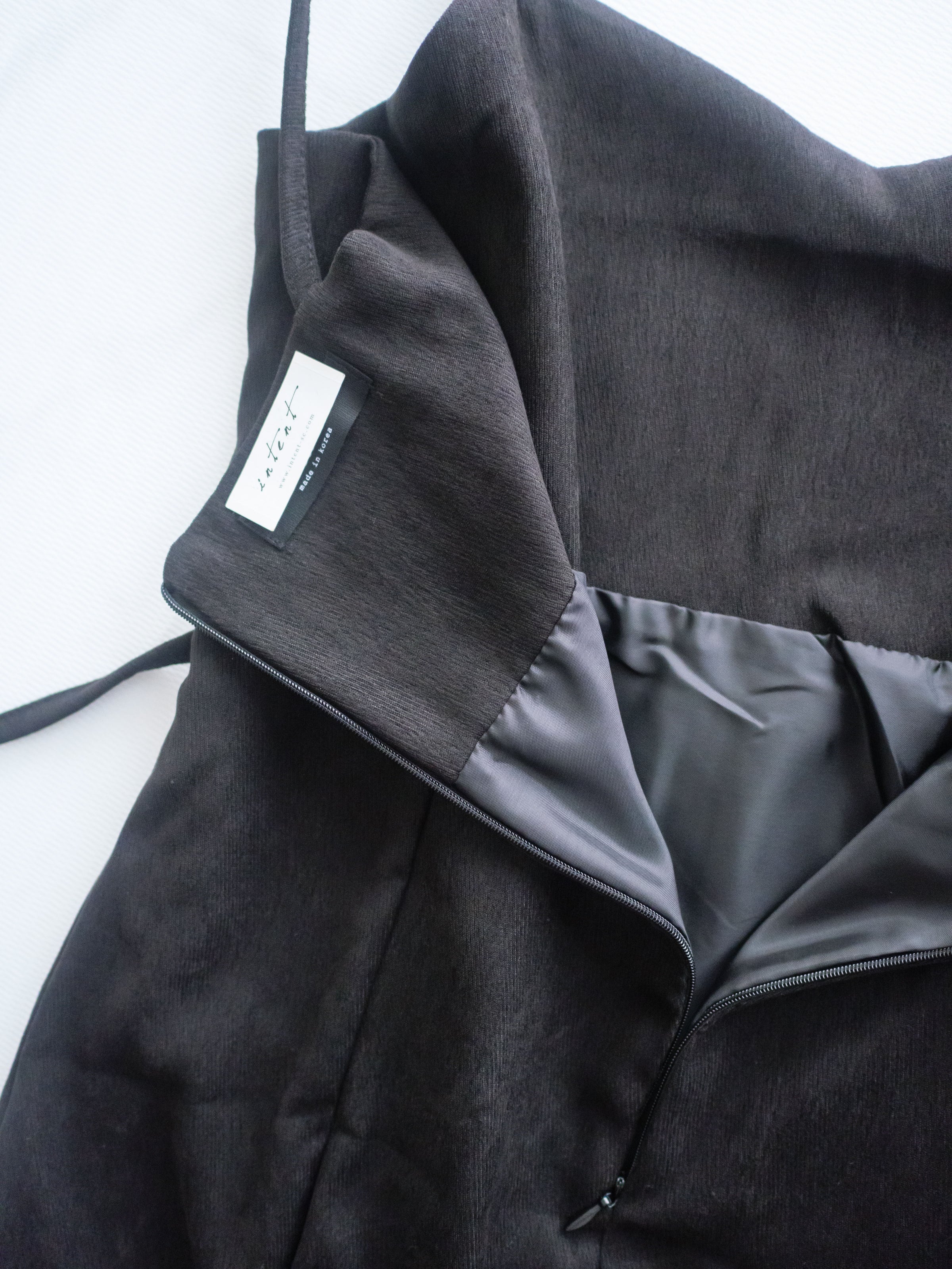 【現貨限量回歸 】Suede 微絨面拼接線條傘形背心裙, Dress/ DS9148