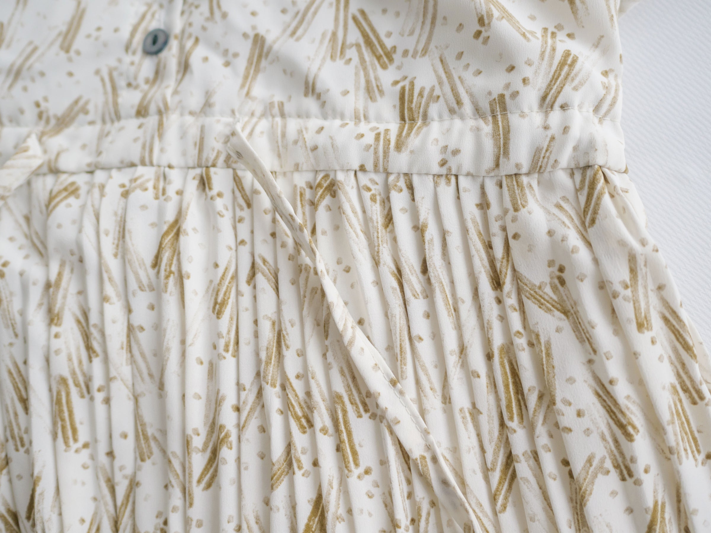 【現貨限量回歸 】Firework 花火線條幾何印花防皺百褶連身裙, Dress/ DS9429