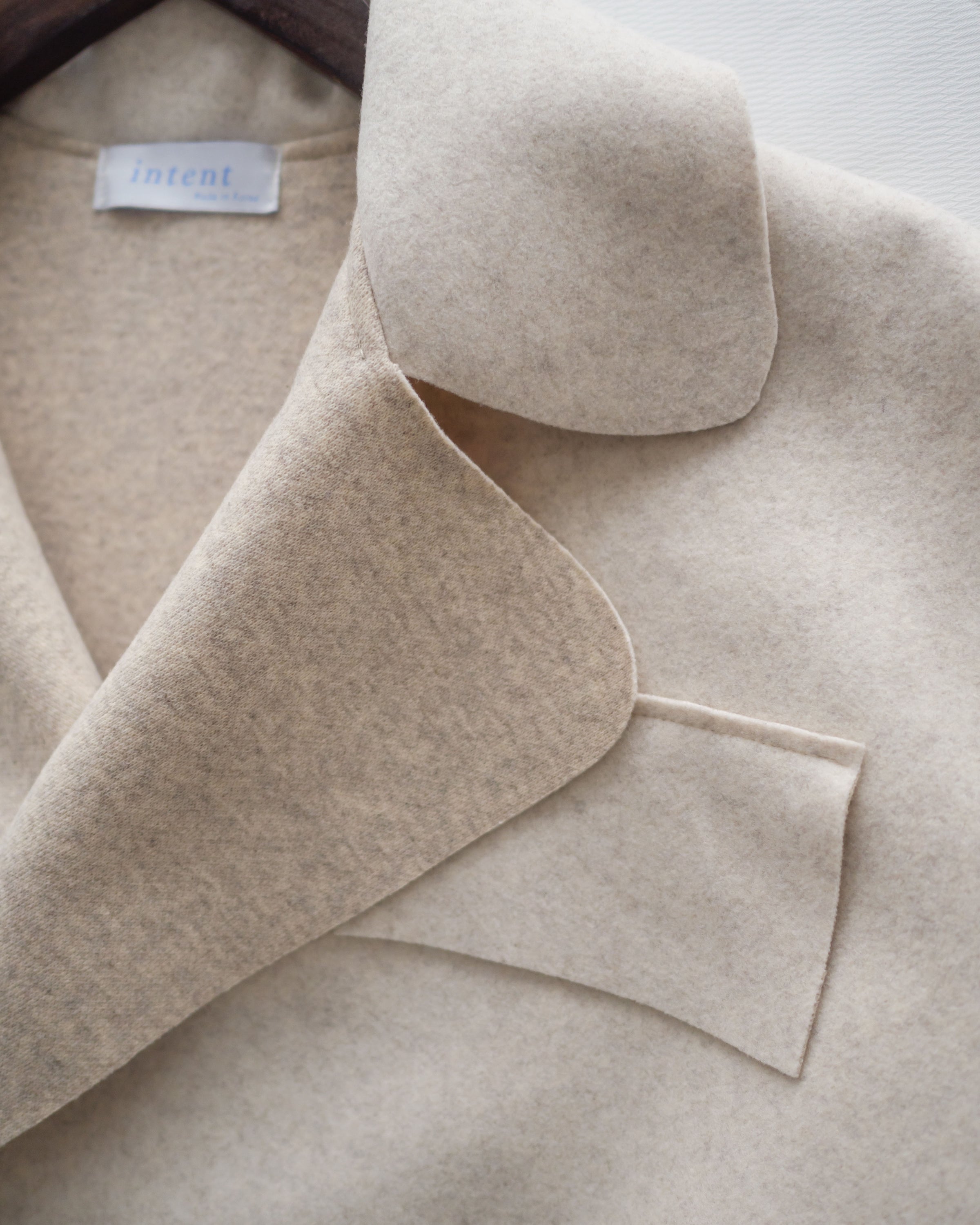 【intent X Korea label】 Oatmeal Ivory 優雅翻領蝴蝶修腰短大衣, Coat/ JK8112