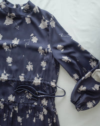Misty Blue Floral Dress 霧藍白色花瓣舒適高雅連身裙/ DS1044