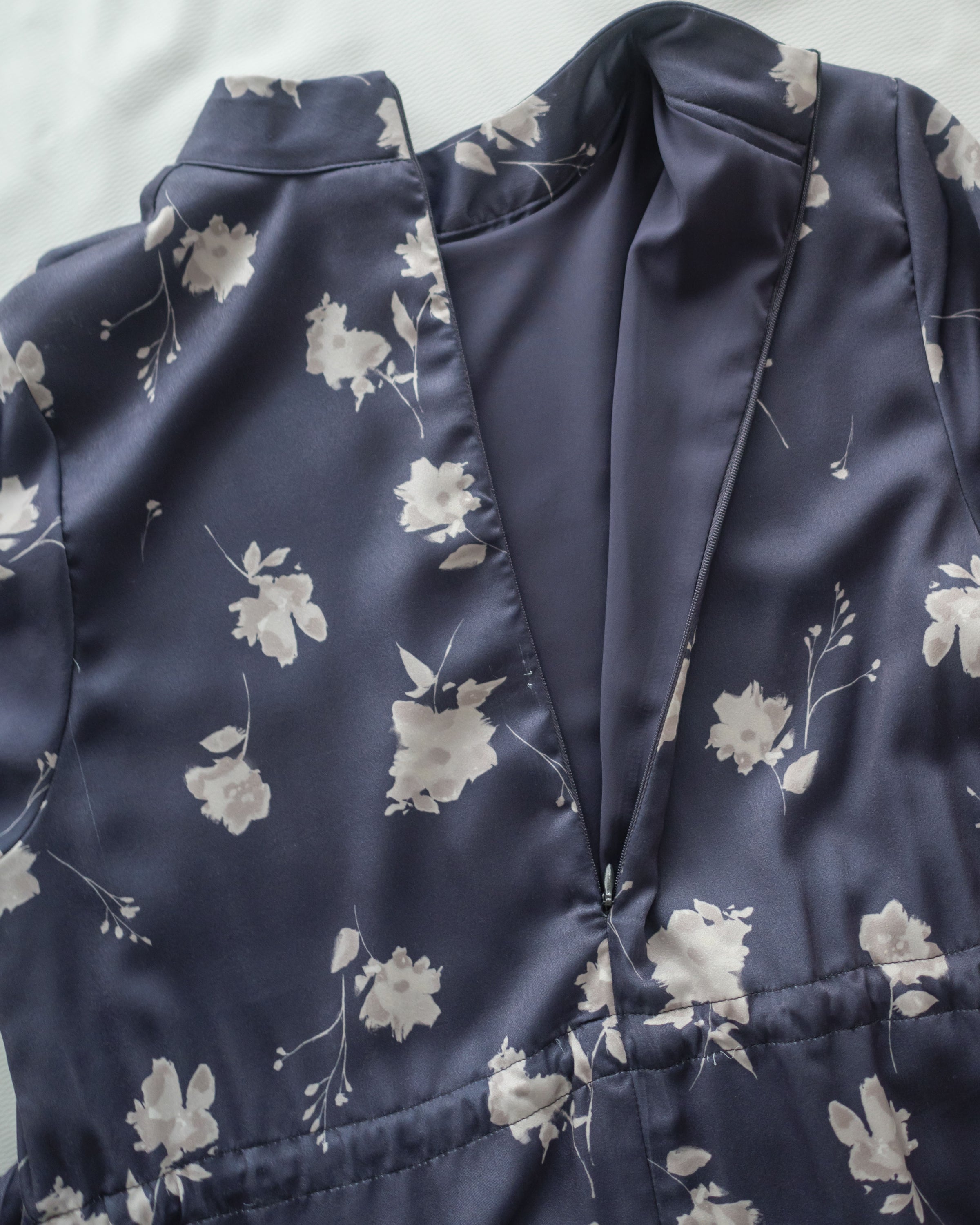 Misty Blue Floral Dress 霧藍白色花瓣舒適高雅連身裙/ DS1044