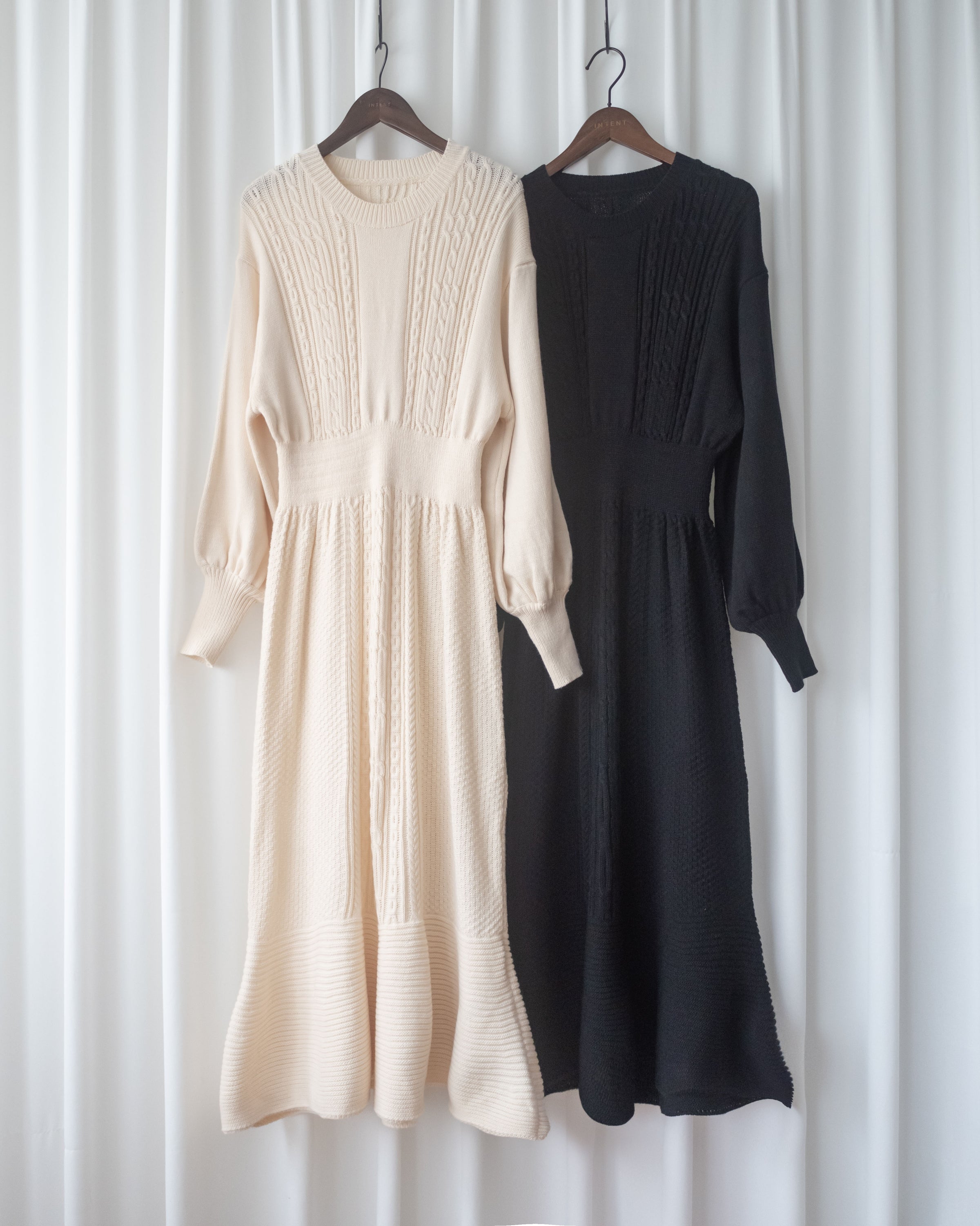 Knitted fishtail Dress 層次織紋舒適收腰傘形魚尾連身裙/ DS1047