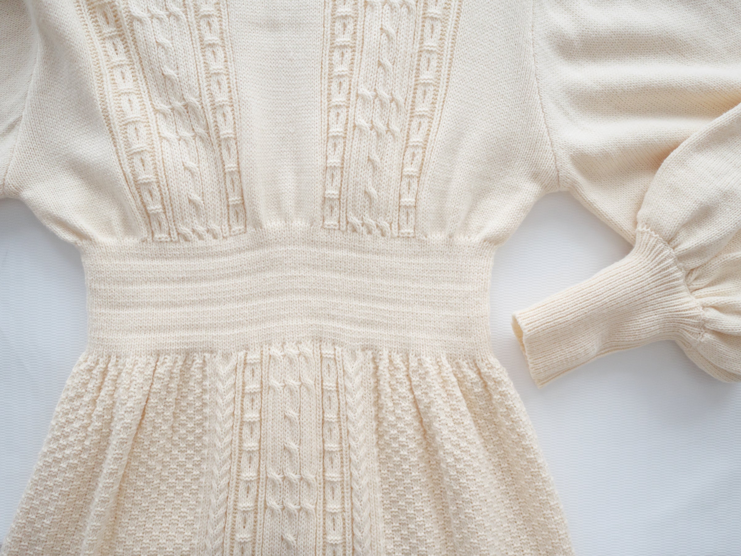 Knitted fishtail Dress 層次織紋舒適收腰傘形魚尾連身裙/ DS1047