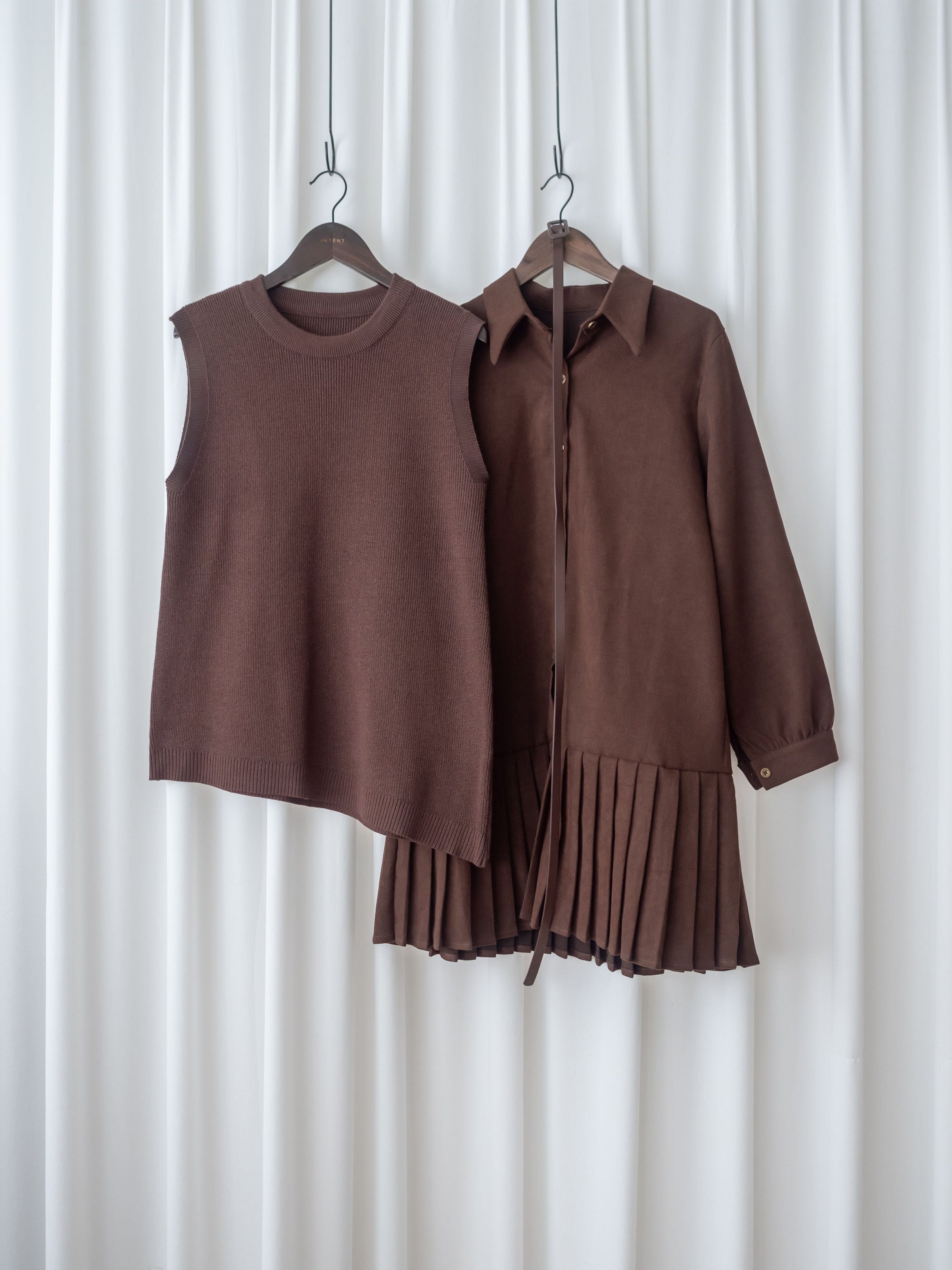 Brown Set 同色系針織背心百褶裙套裝（配送腰帶）/ DS1052