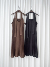 Pleated Vest Dress 立體細褶V領吊帶百褶長裙/ DS1061