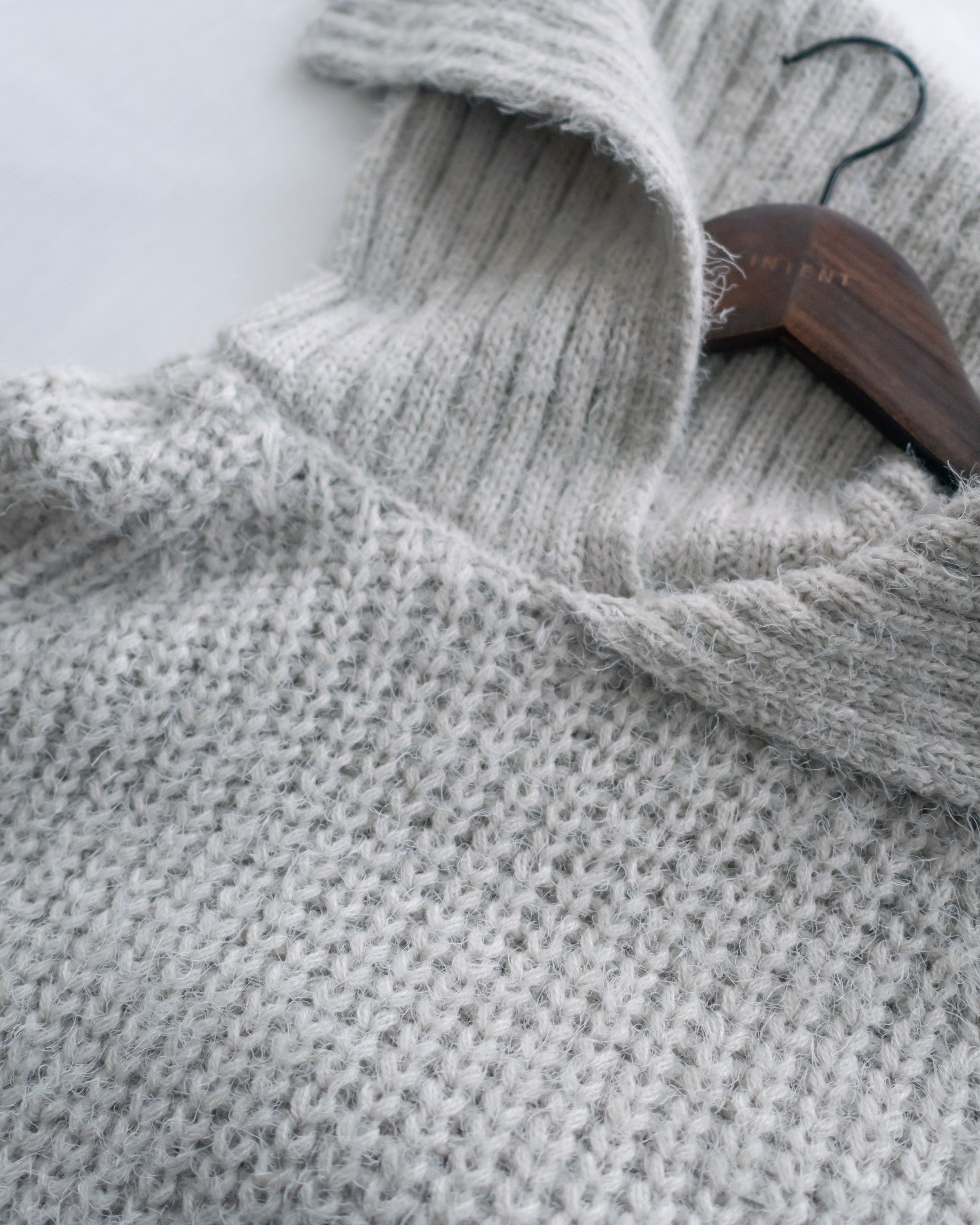 Sophie Knit Top 親膚針織大翻領V領上衣/ KT8193 (pre-order white)