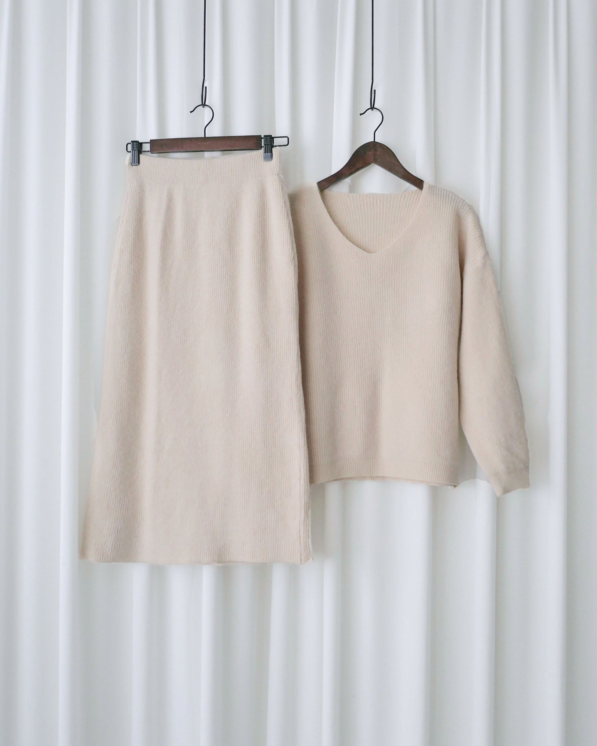 V-neck Knit Skirt Set 細膩條紋V領上衣直裙套裝/ SE8106 (Pre-order 2月5日截單)