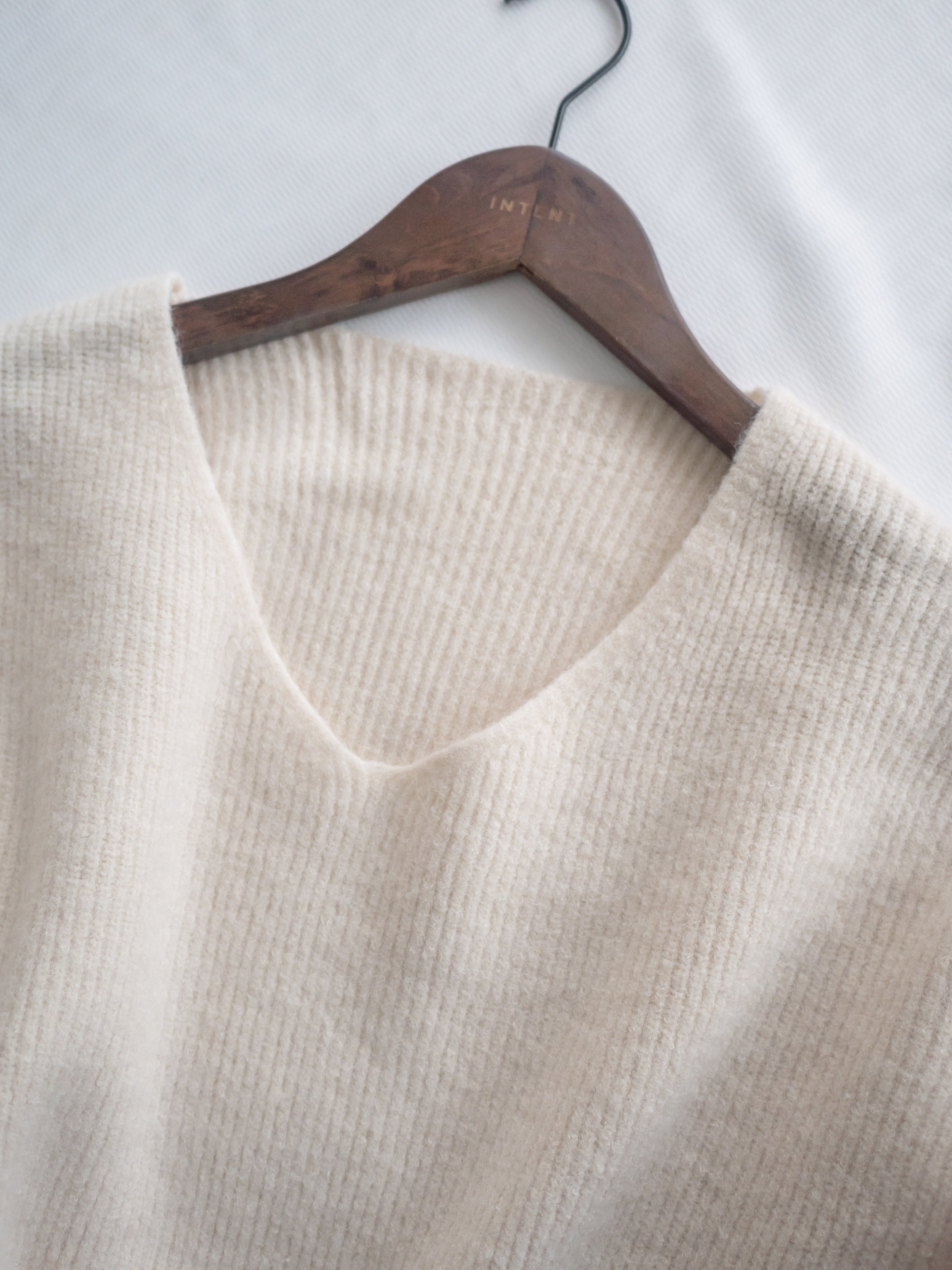 V-neck Knit Skirt Set 細膩條紋V領上衣直裙套裝/ SE8106 (Pre-order 2月5日截單)