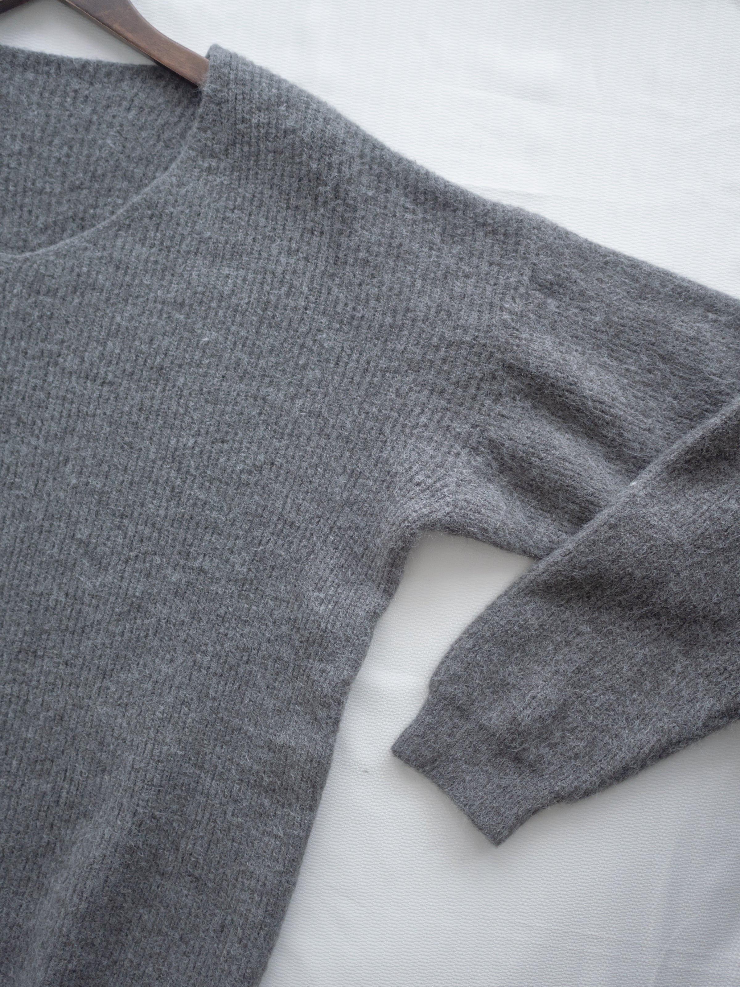 V-neck Knit Skirt Set 細膩條紋V領上衣直裙套裝/ SE8106 (Pre-order 2月5日截單)