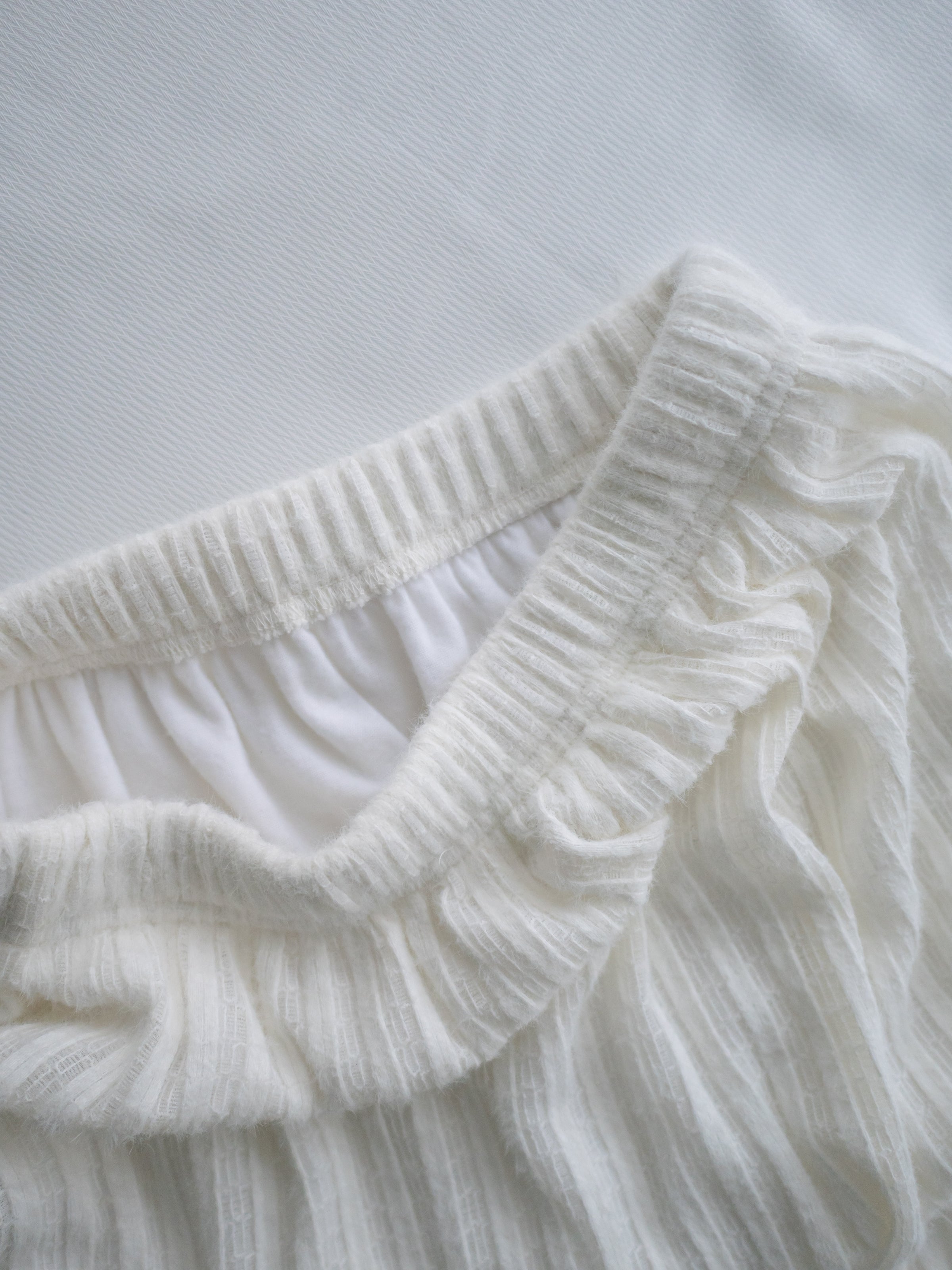 Lace Spliced Skirt 蕾絲拼接壓紋針織裙/ SK8929