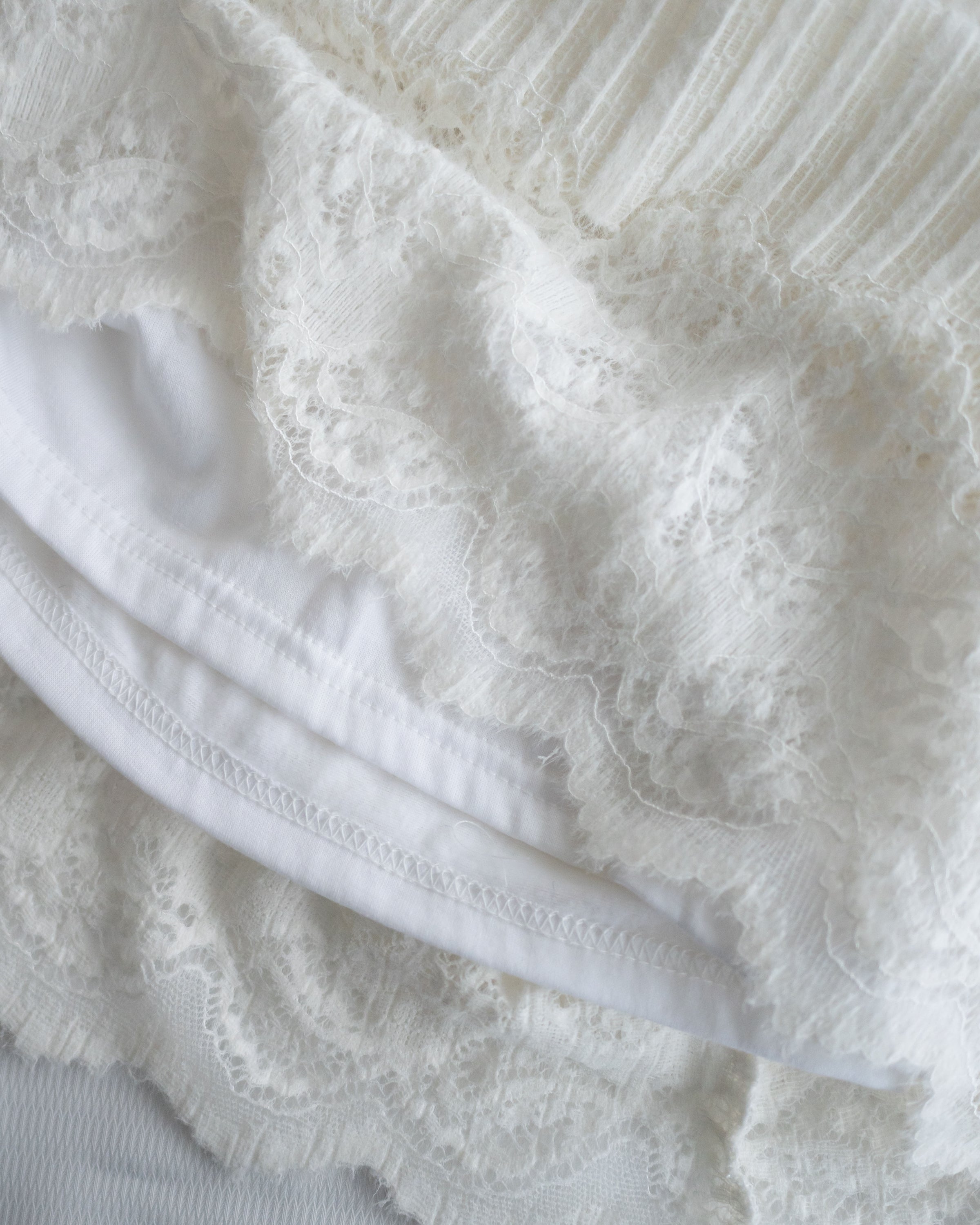 Lace Spliced Skirt 蕾絲拼接壓紋針織裙/ SK8929