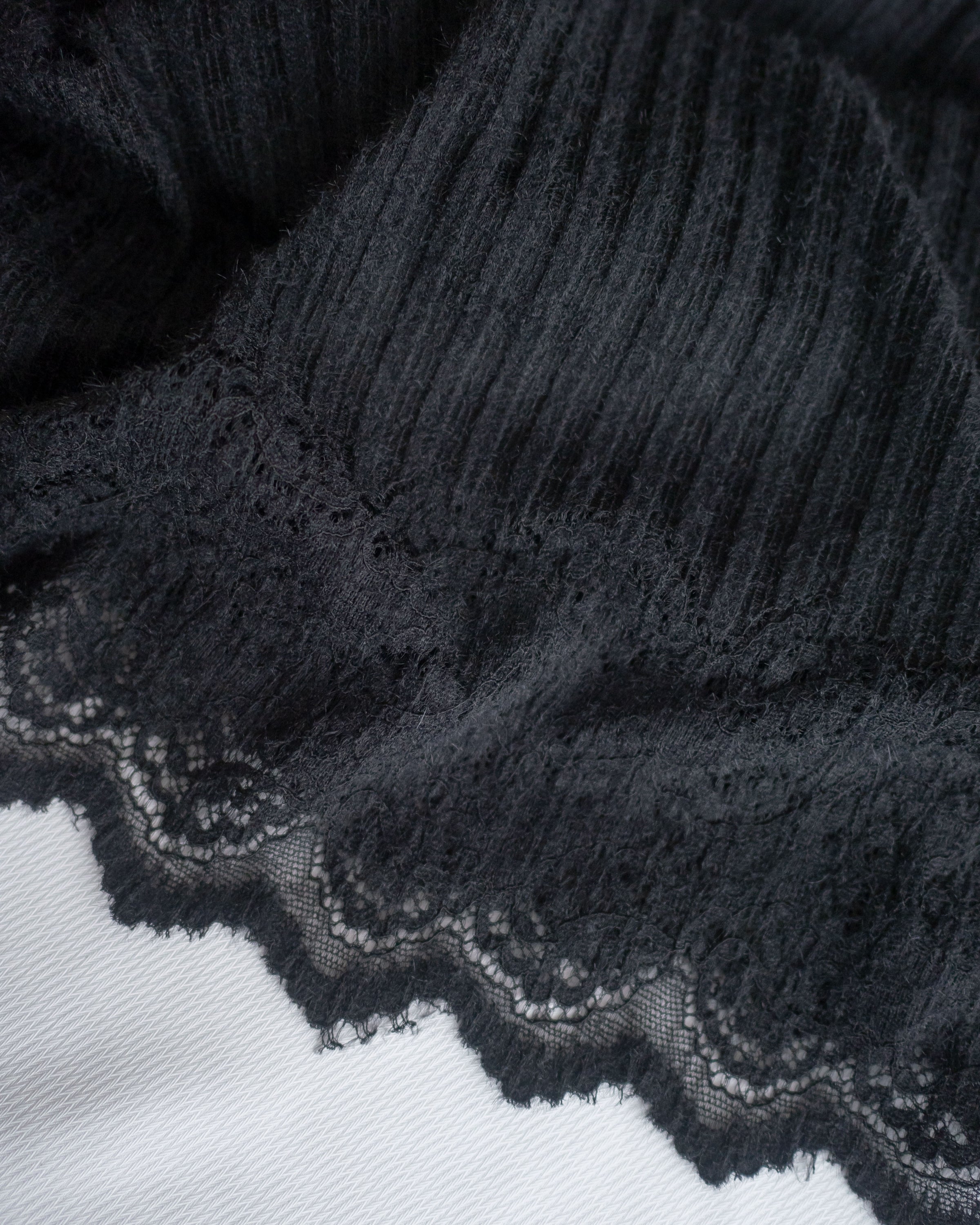 Lace Spliced Skirt 蕾絲拼接壓紋針織裙/ SK8929