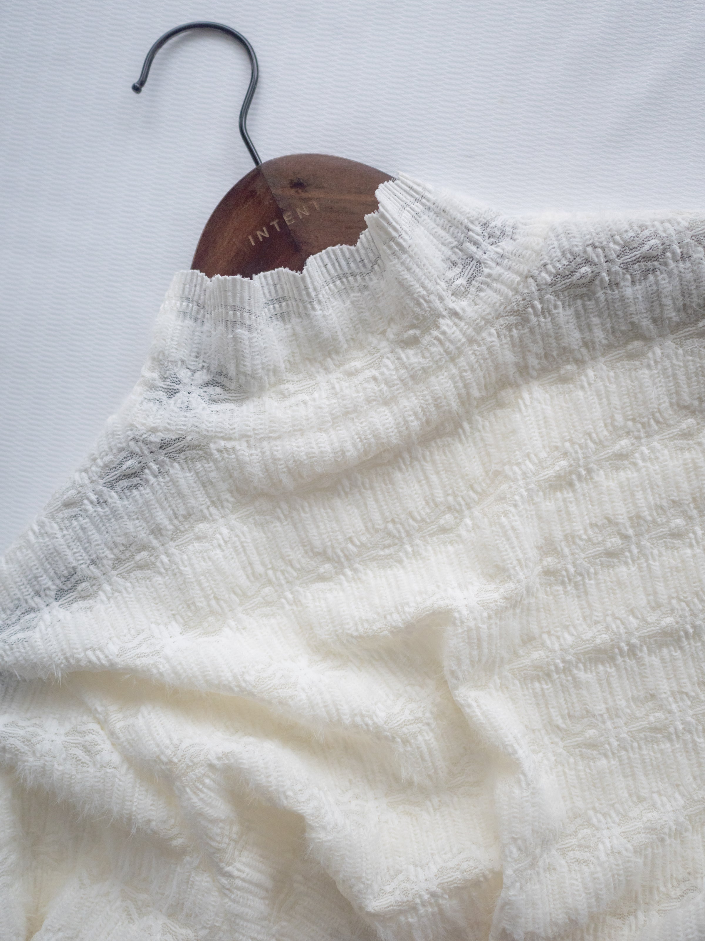 Darling Top 微鏤空特色紋理純色上衣/ TP9199 (Pre-order 2月5日截單)