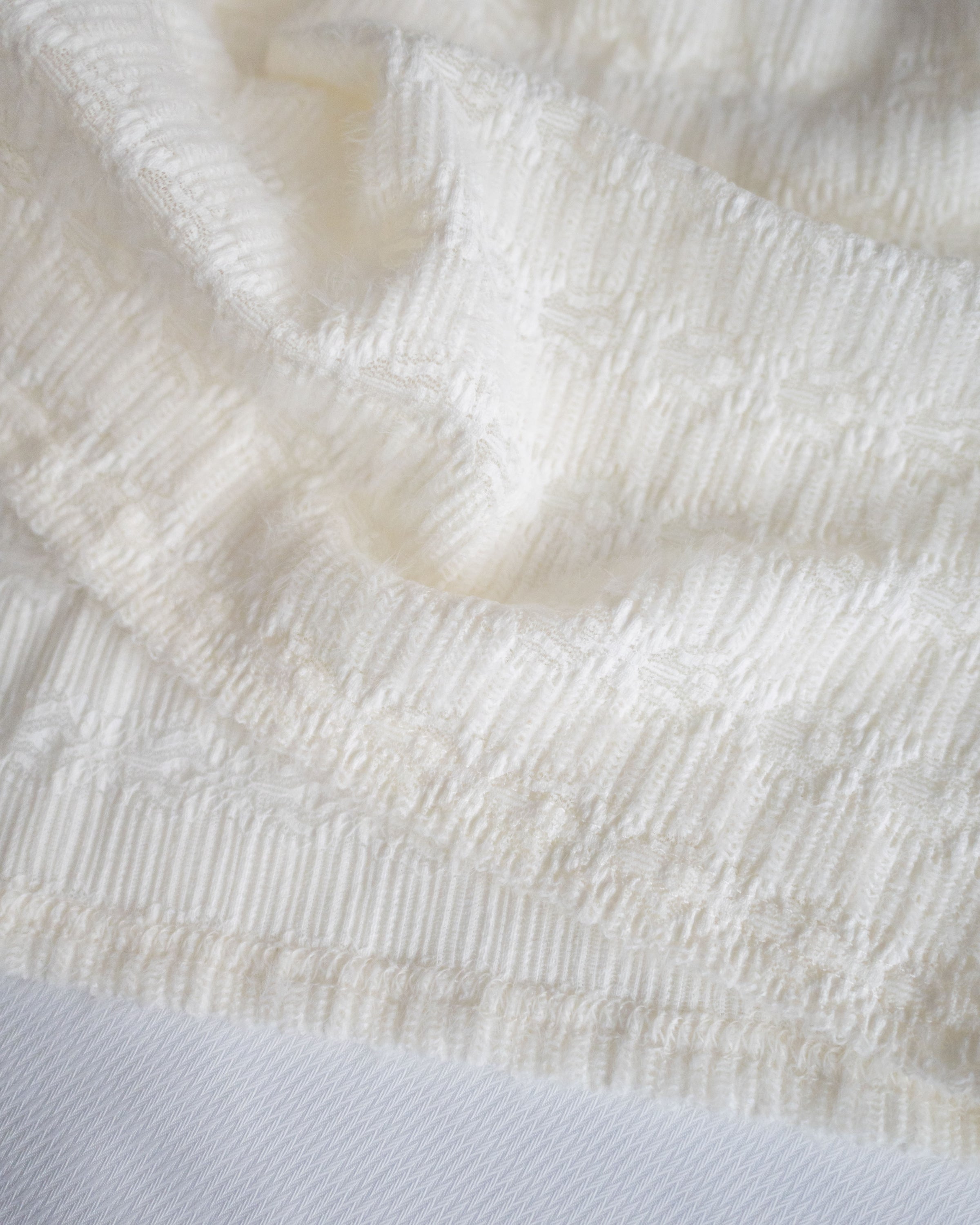 Darling Top 微鏤空特色紋理純色上衣/ TP9199 (Pre-order 2月5日截單)