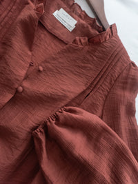 BrickRed Ruffle V Blouse 磚紅立體壓褶 V領荷葉邊襯衫/ BU9129