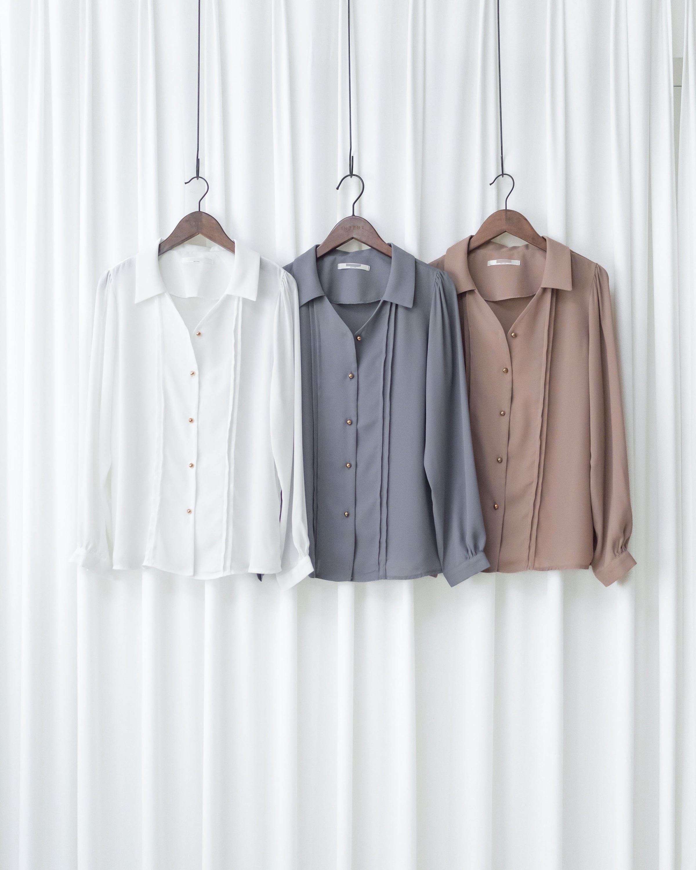 Button Collar Blouse 立體細褶V領金扣襯衫/ BU9127 (Pre-order steelblue milktea 3月3截單)