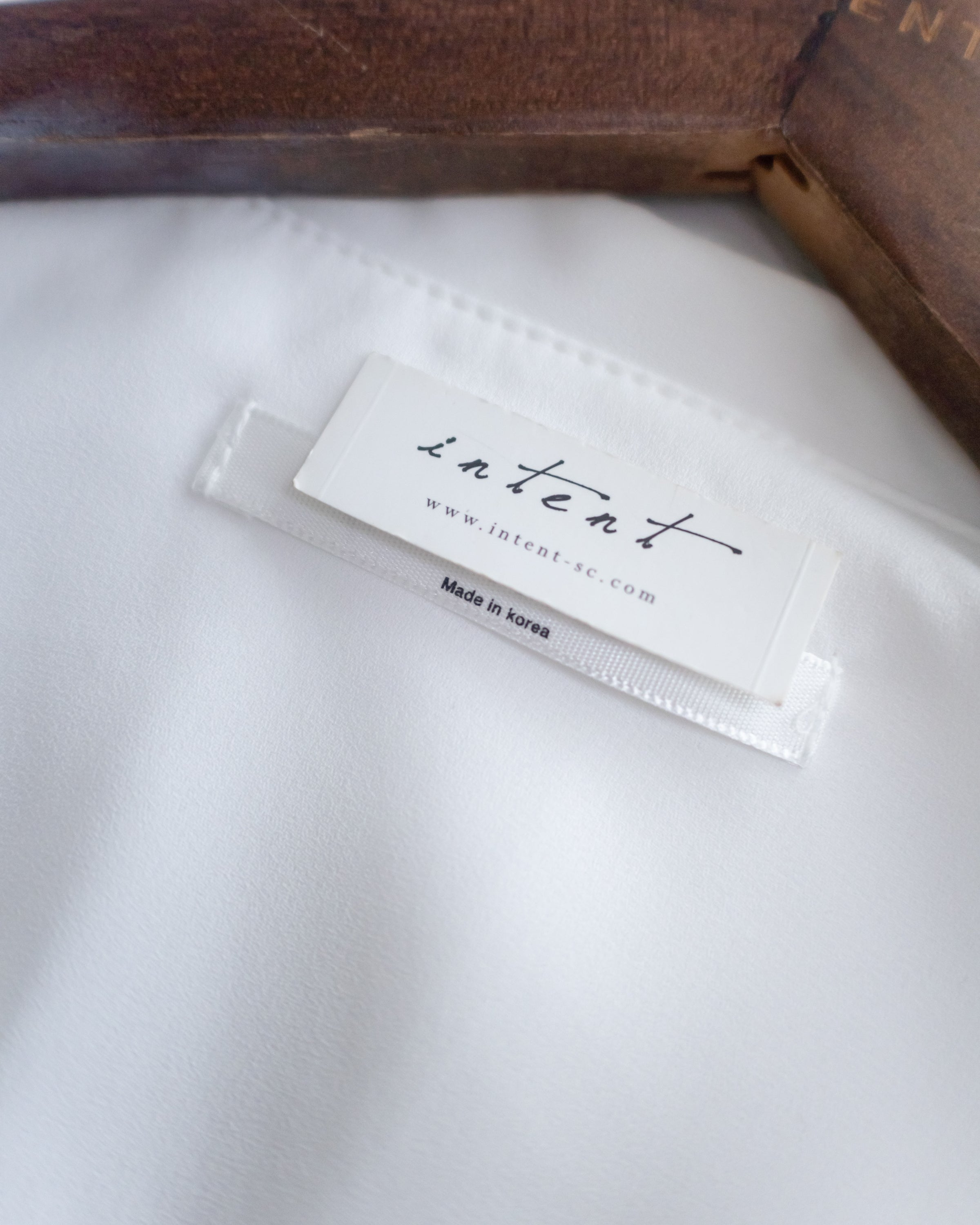 Button Collar Blouse 立體細褶V領金扣襯衫/ BU9127 (Pre-order steelblue milktea 3月3截單)