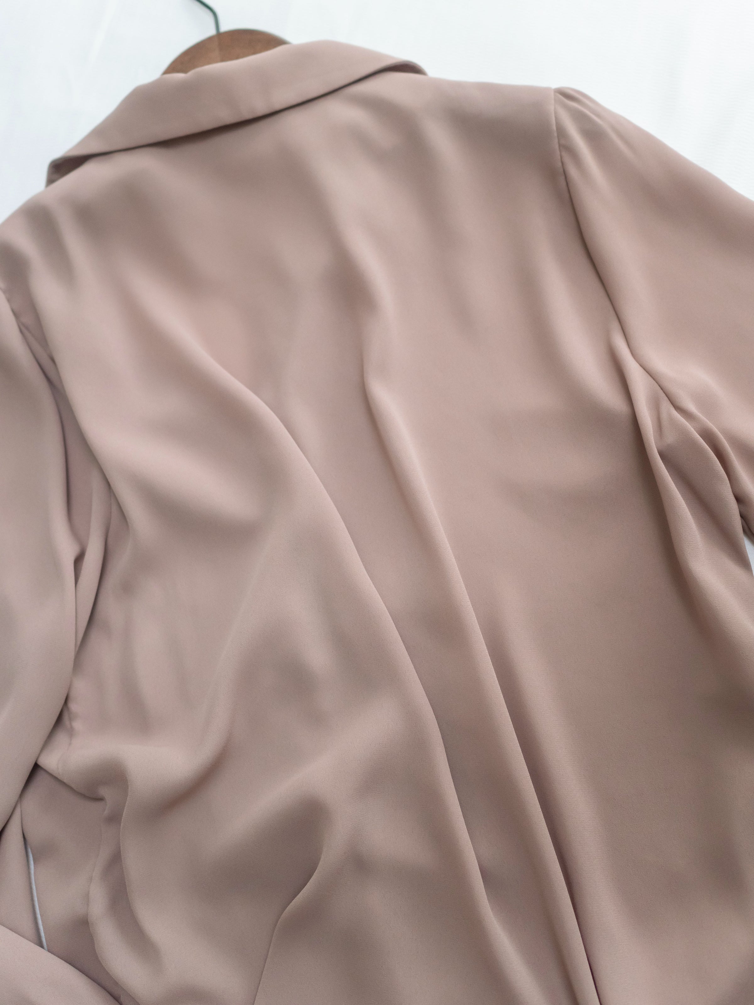 Button Collar Blouse 立體細褶V領金扣襯衫/ BU9127 (Pre-order steelblue milktea 3月3截單)