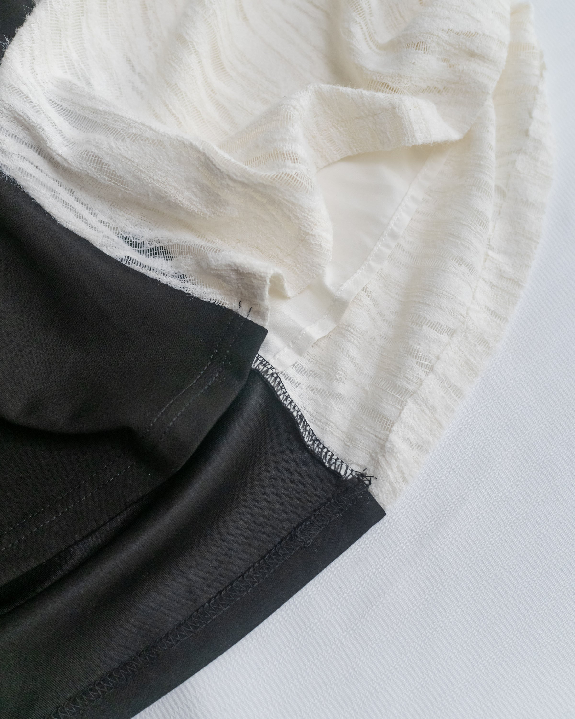 Feather Spliced Dress  立體細褶拼色羽毛紋理側修腰連身裙/ DS1065