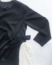 Feather Spliced Dress  立體細褶拼色羽毛紋理側修腰連身裙/ DS1065