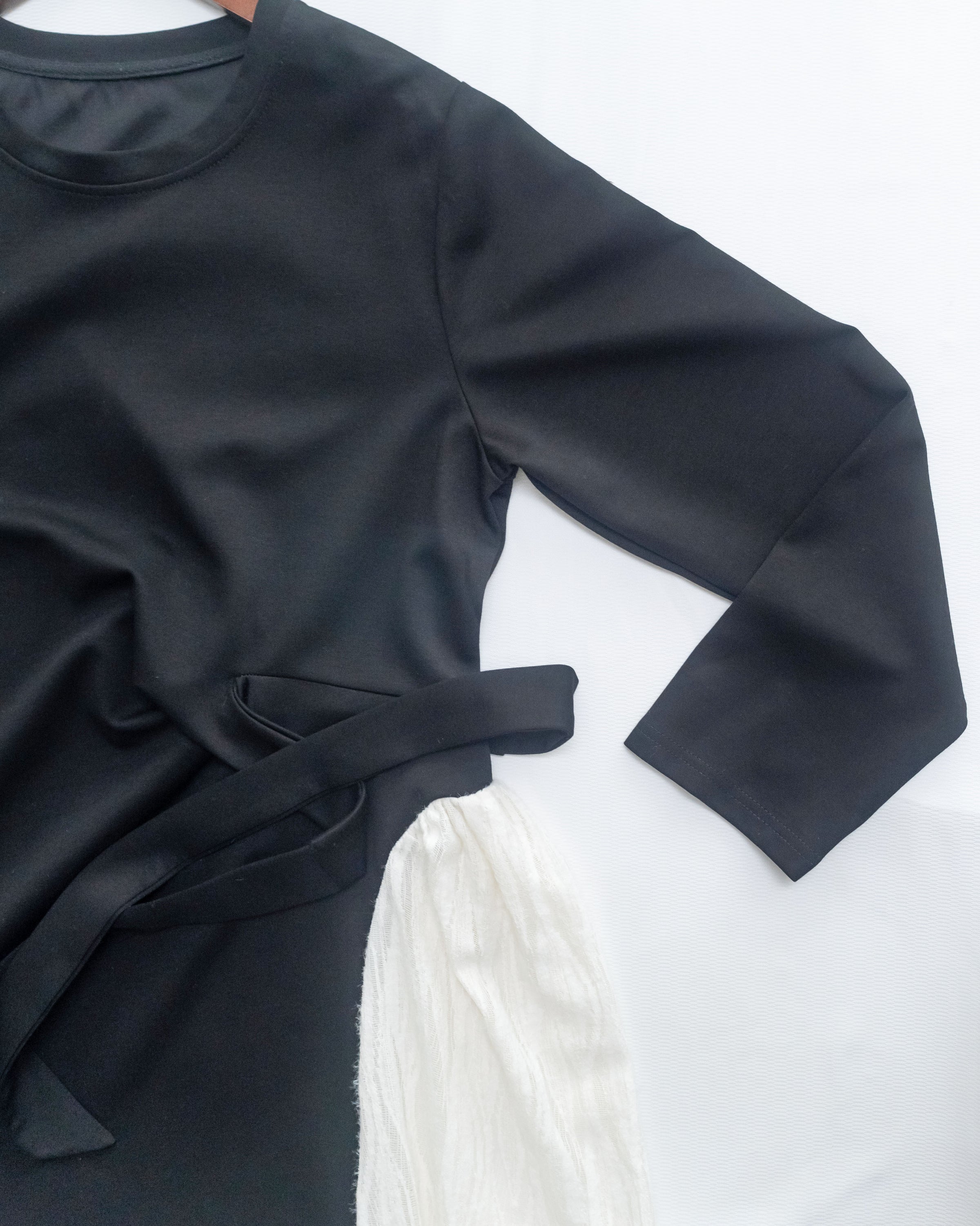 Feather Spliced Dress  立體細褶拼色羽毛紋理側修腰連身裙/ DS1065