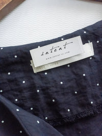 PolkaDot Scarf Blouse 光澤感小點V領綁結微短上衣/ BU9130