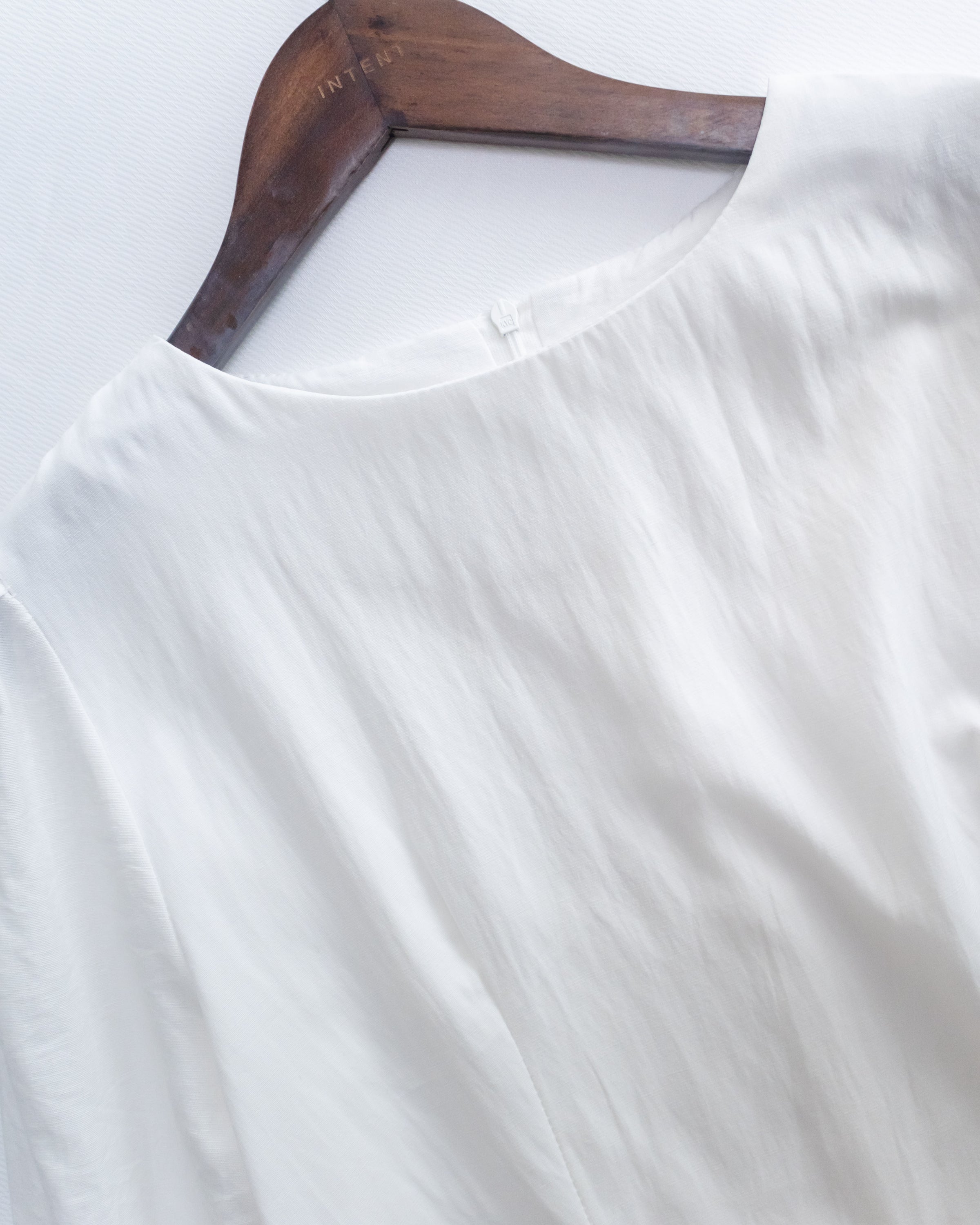 Tailored  Ribbon Top  百搭後拉鍊修腰顯瘦上衣/ BU9131