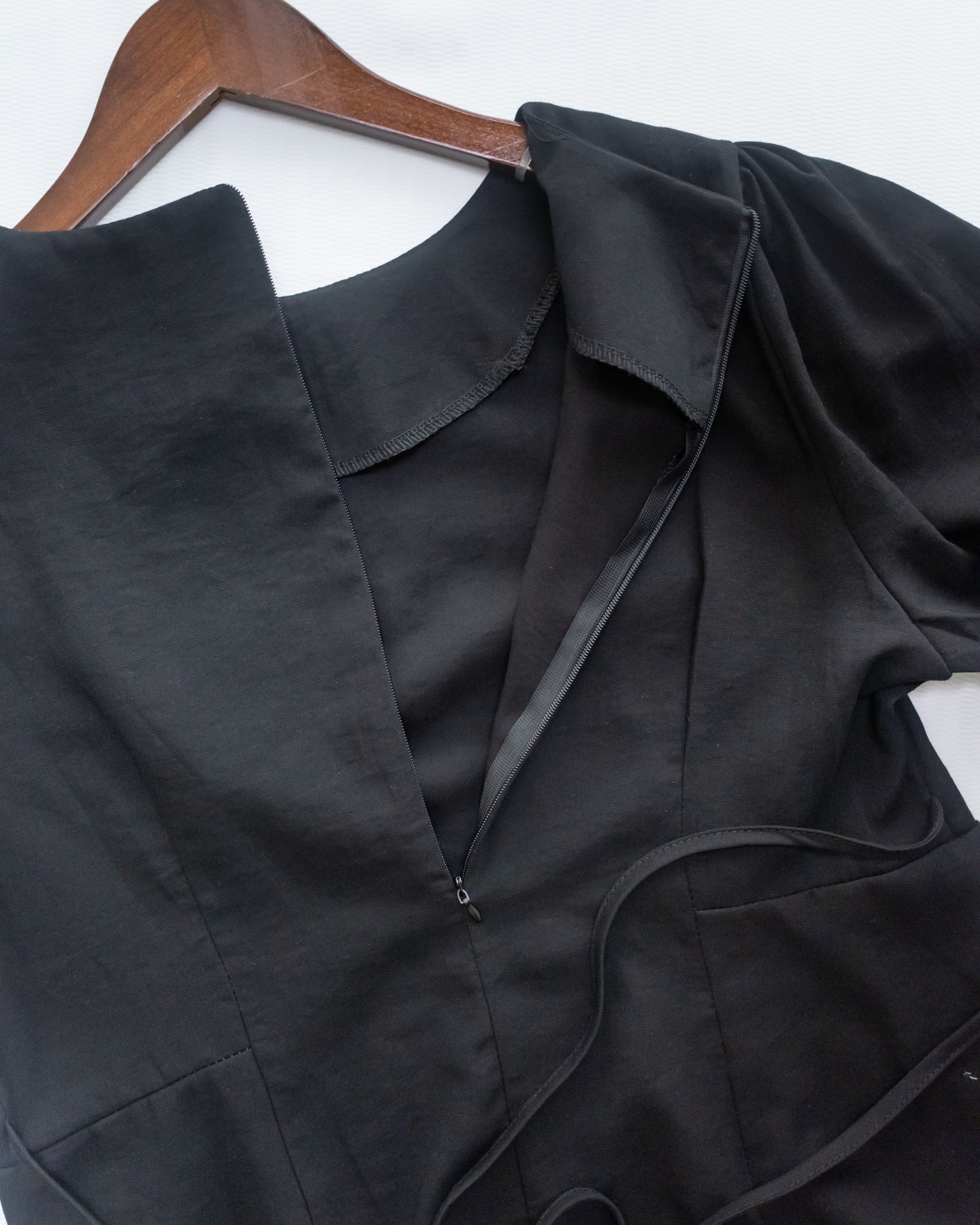 Tailored  Ribbon Top  百搭後拉鍊修腰顯瘦上衣/ BU9131