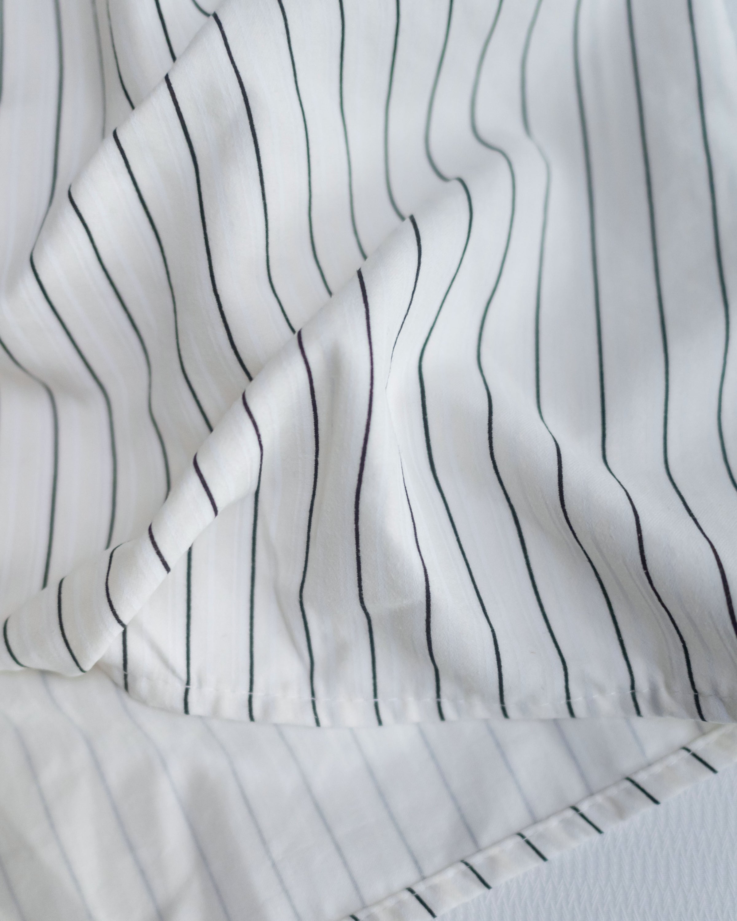 Stripe Layered Twist Shirt 立體細褶條紋綁結套裝恤衫/ SE8109