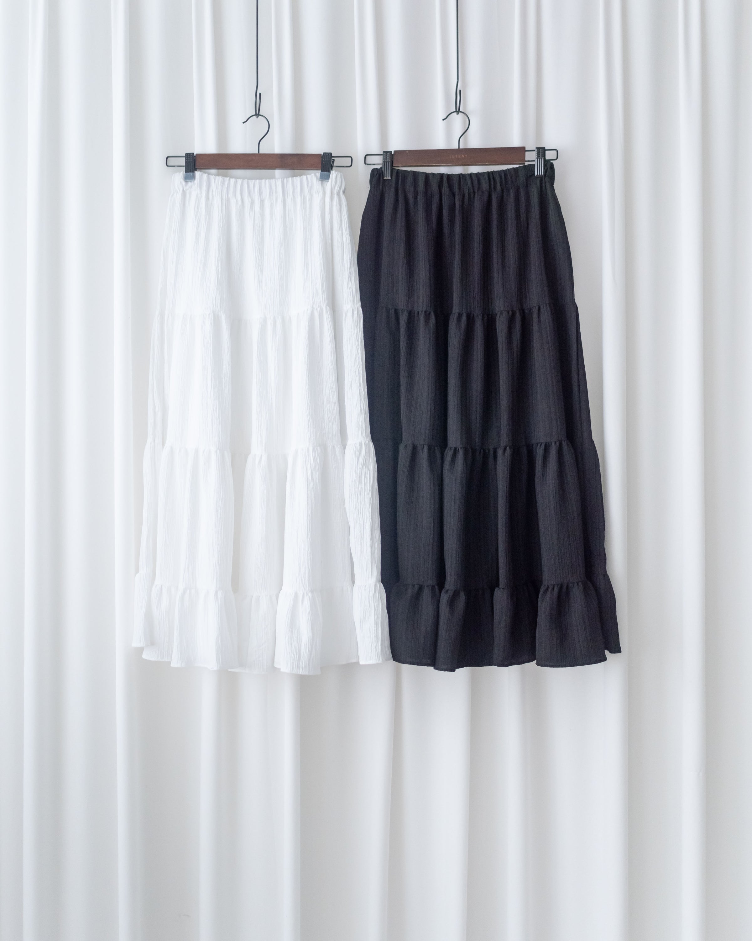【現貨限量回歸】Serene Skirt 輕優雅防皺暗條紋傘裙/ SK8931