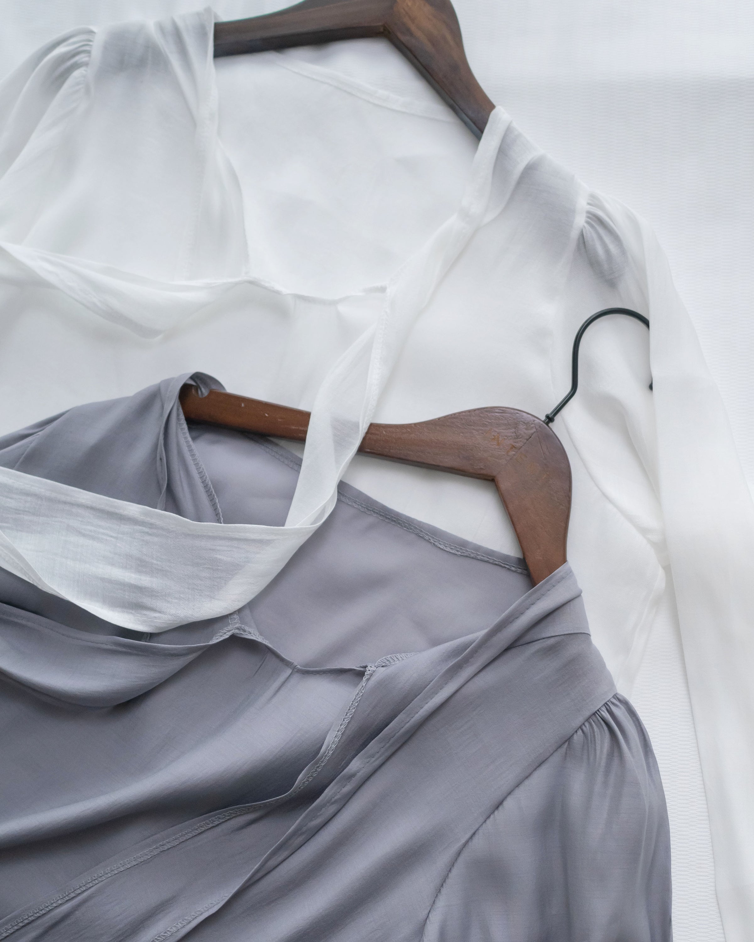 [intent label/intent製 ] Scarf Ribbon Blouse 微側蝴蝶結質感飄逸上衣/ BU9123