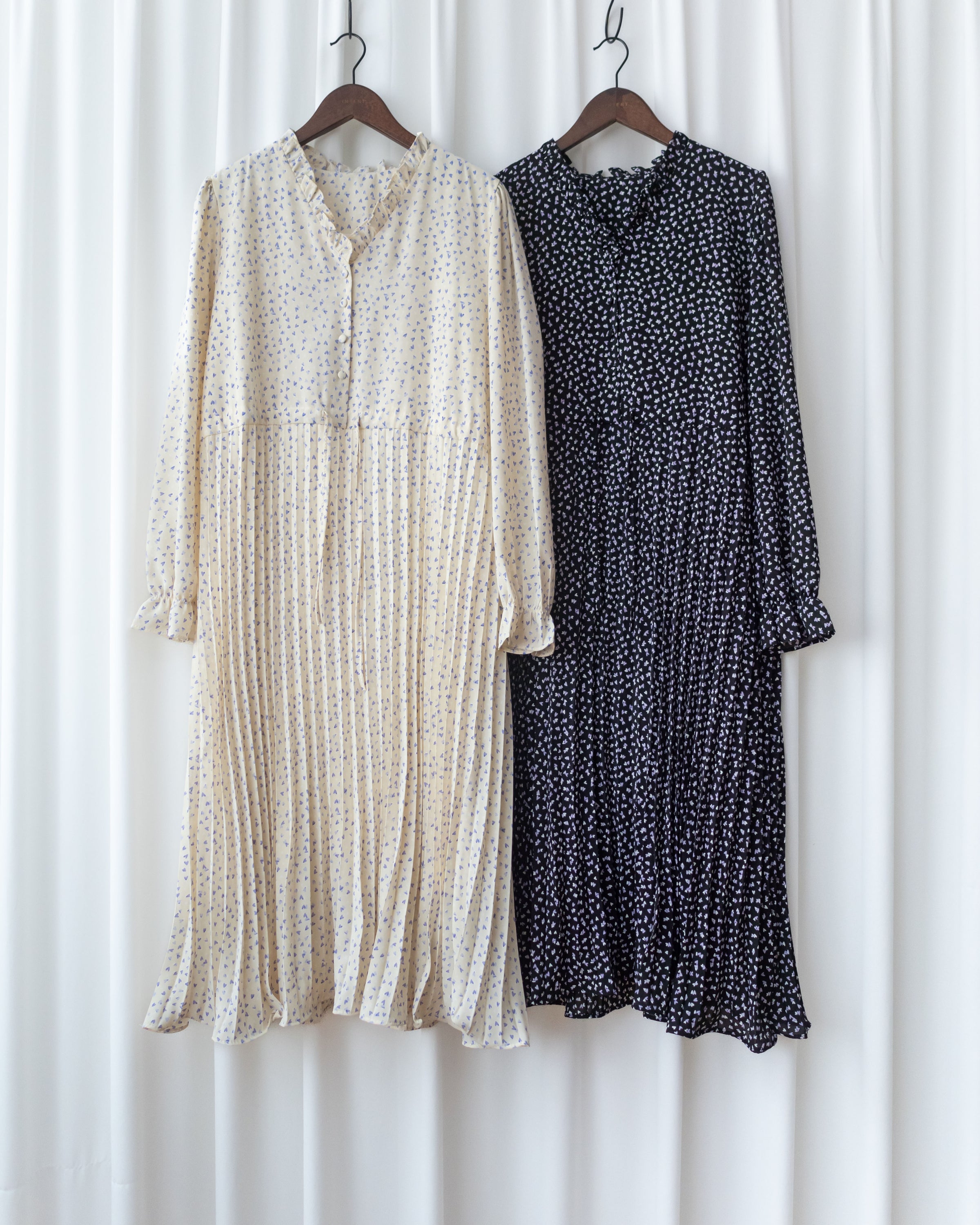 Watercolour Heart Pleated Dress 氣質水彩疊層心形V領百褶連身裙/ DS1085