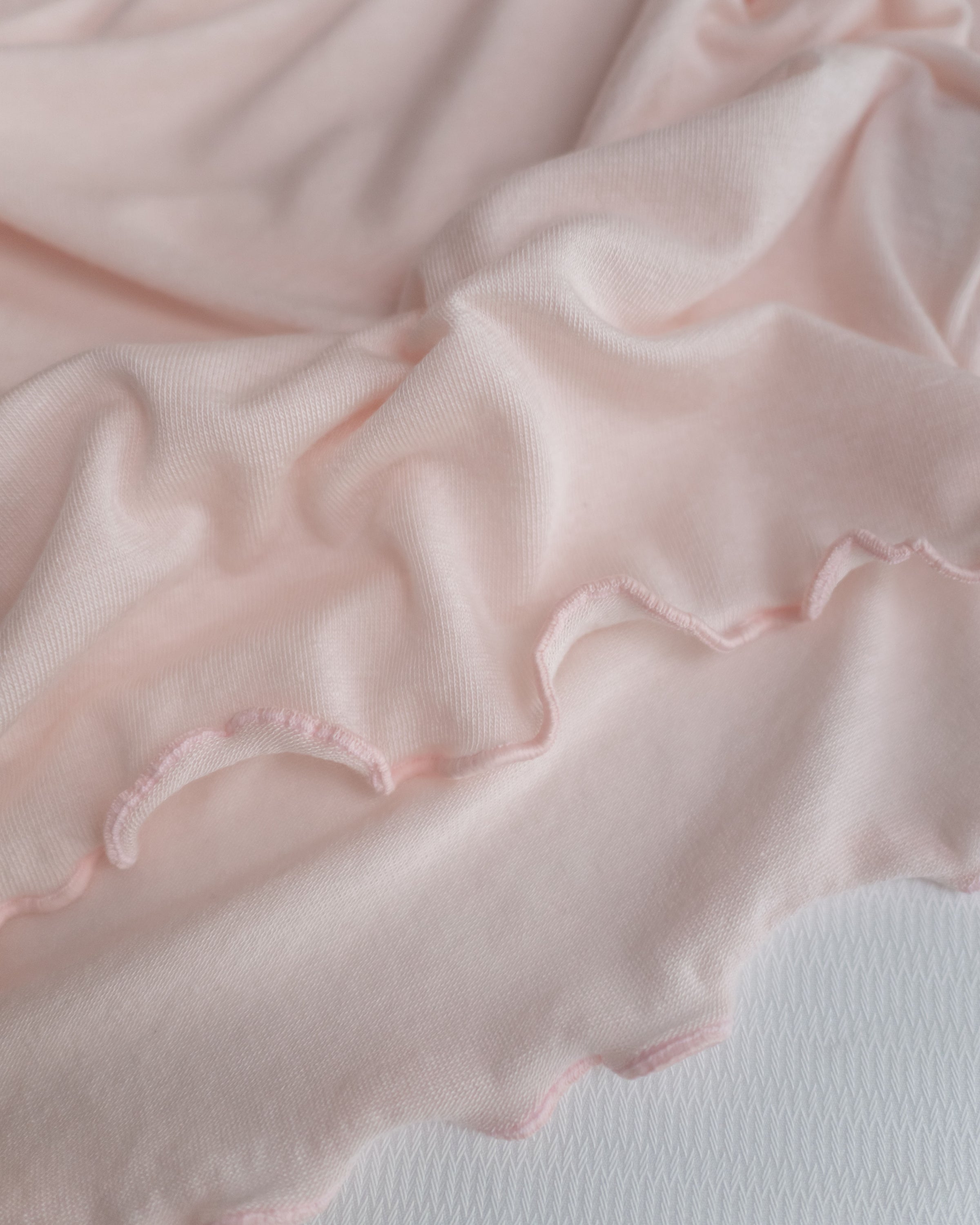 Soft Ruffled Edge Top 柔膚彈力微木耳邊修身打底上衣/ TP9208