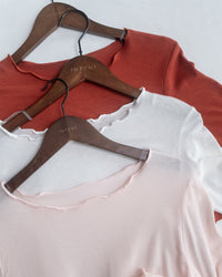 Soft Ruffled Edge Top 柔膚彈力微木耳邊修身打底上衣/ TP9208