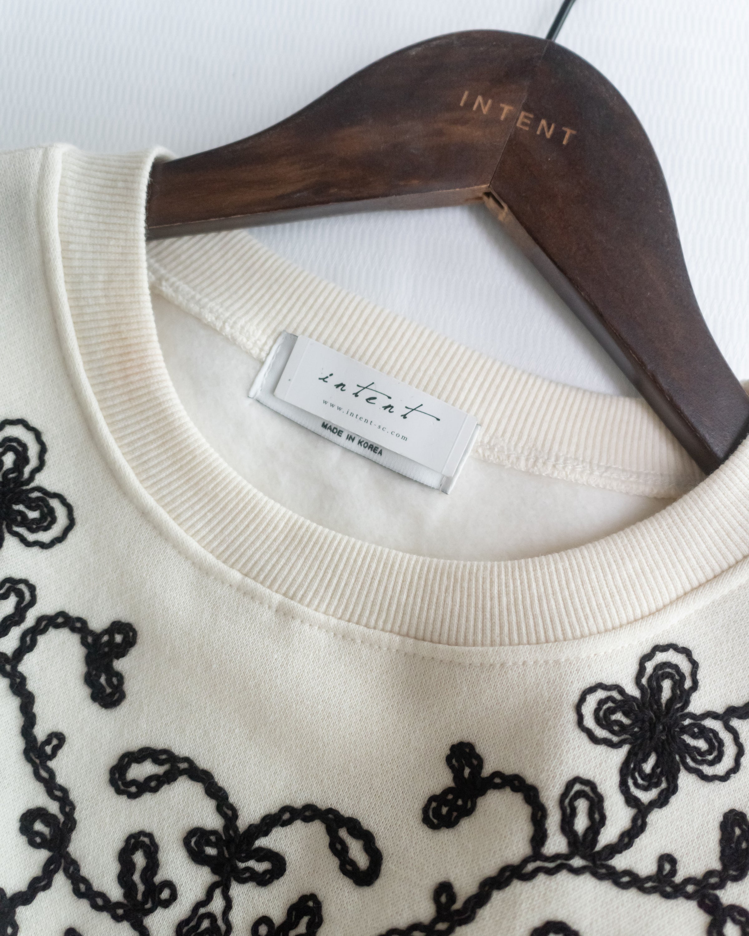 Ethic Embroidered  Pullover 輕復古民族刺繡彈性衛衣/ TP9210