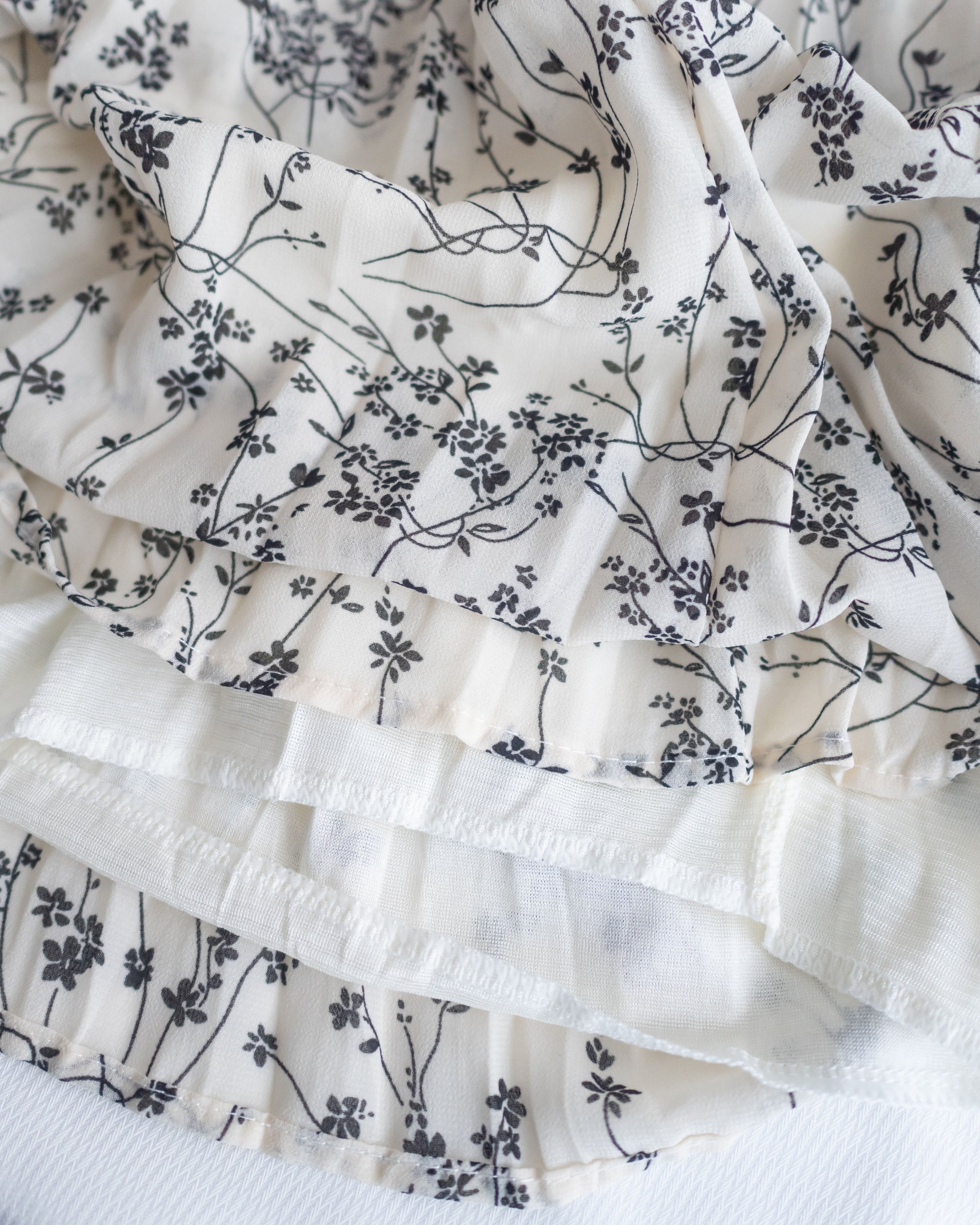 Branches Scarf Pleated Dress 絲帶花枝雙寬度褶紋修腰長裙/ DS1090