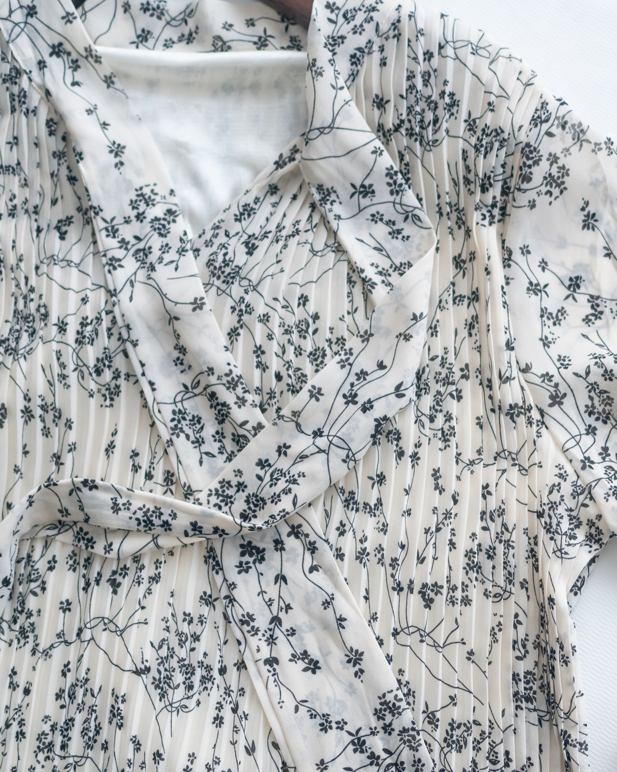 Branches Scarf Pleated Dress 絲帶花枝雙寬度褶紋修腰長裙/ DS1090