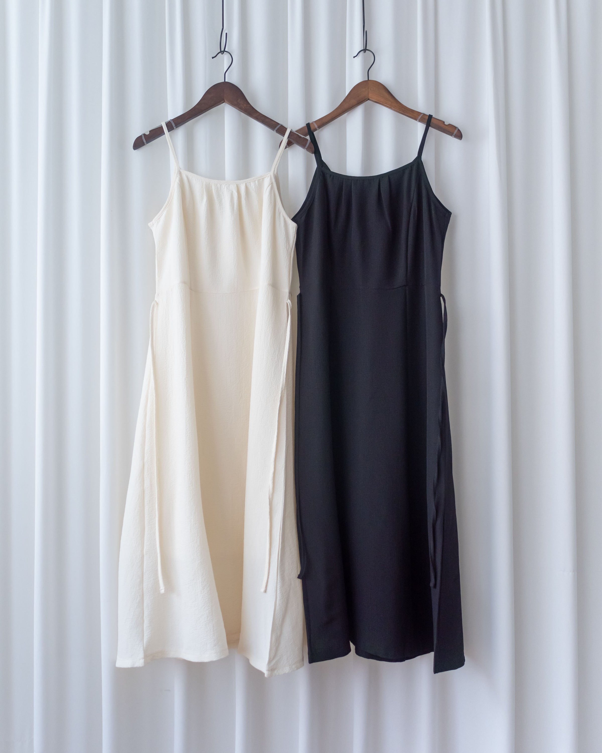 Dora Dress 前後細節領口修腰吊帶連身裙/ DS1091 (pre-order)