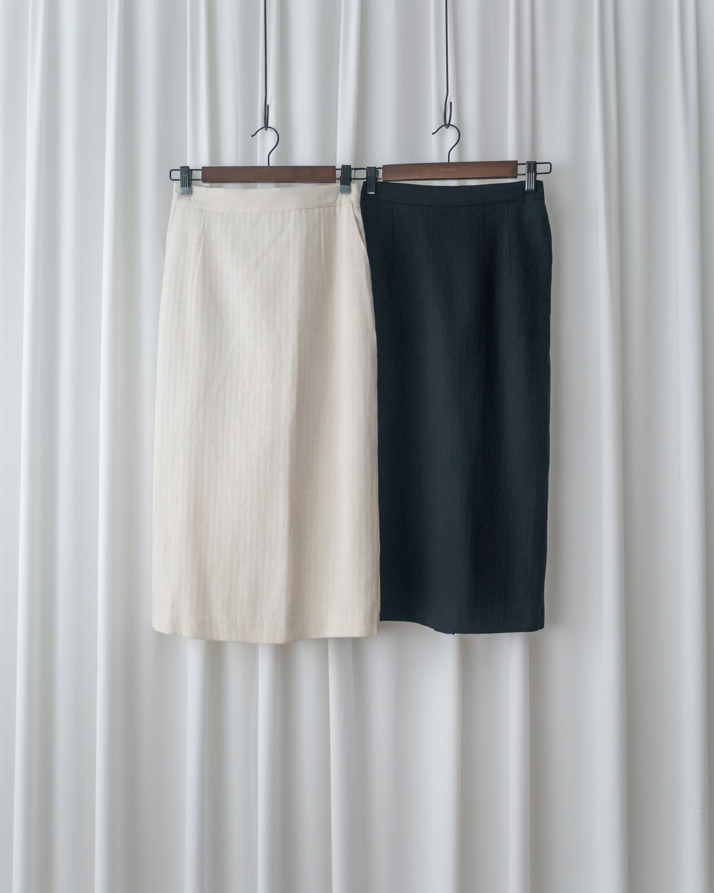 Striped H-Line Skirt 低調條紋後開叉顯瘦H型半裙 / SK8934