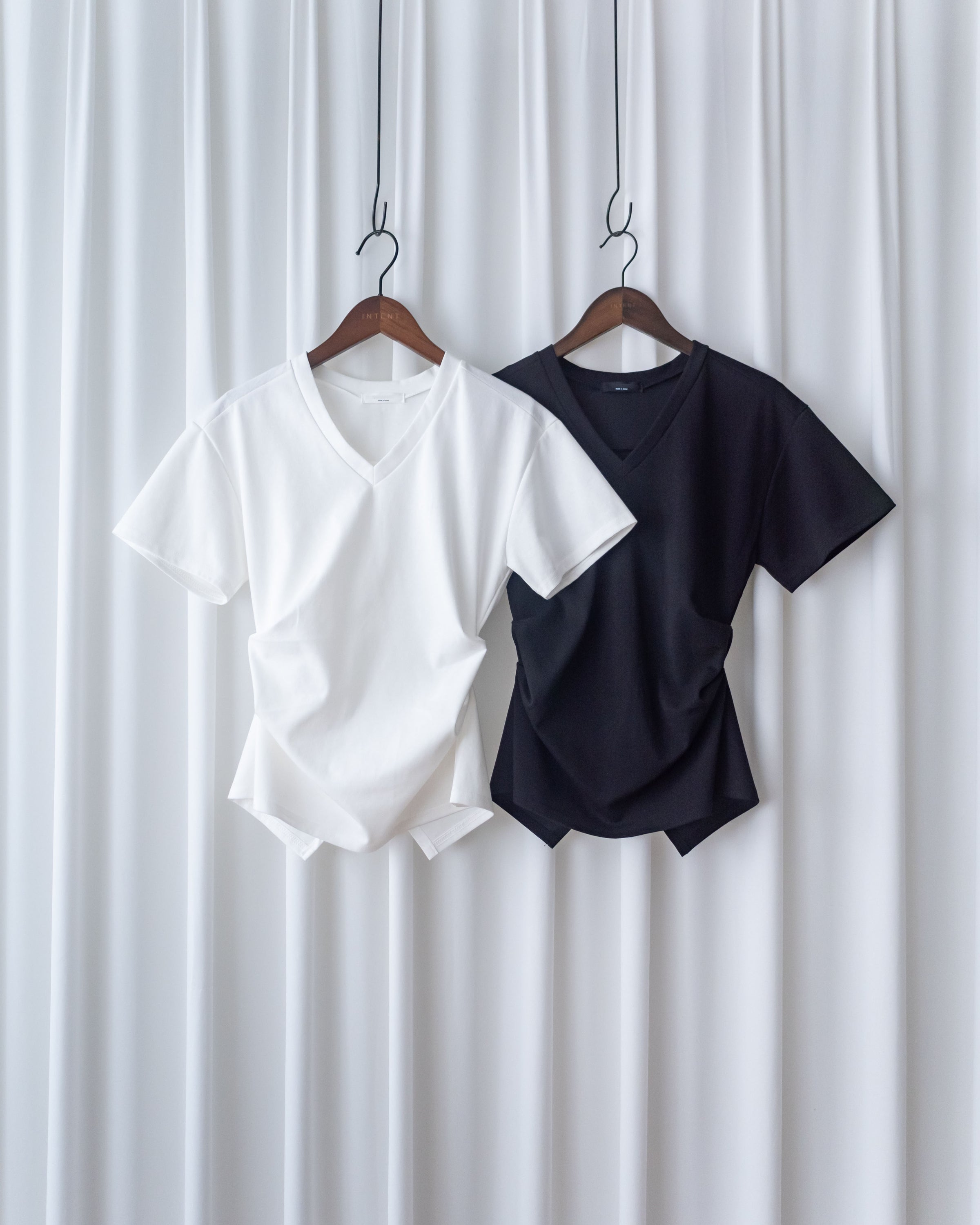 Side pinned V-Neck Tee 側抓褶後開叉V領上衣/ TP9216