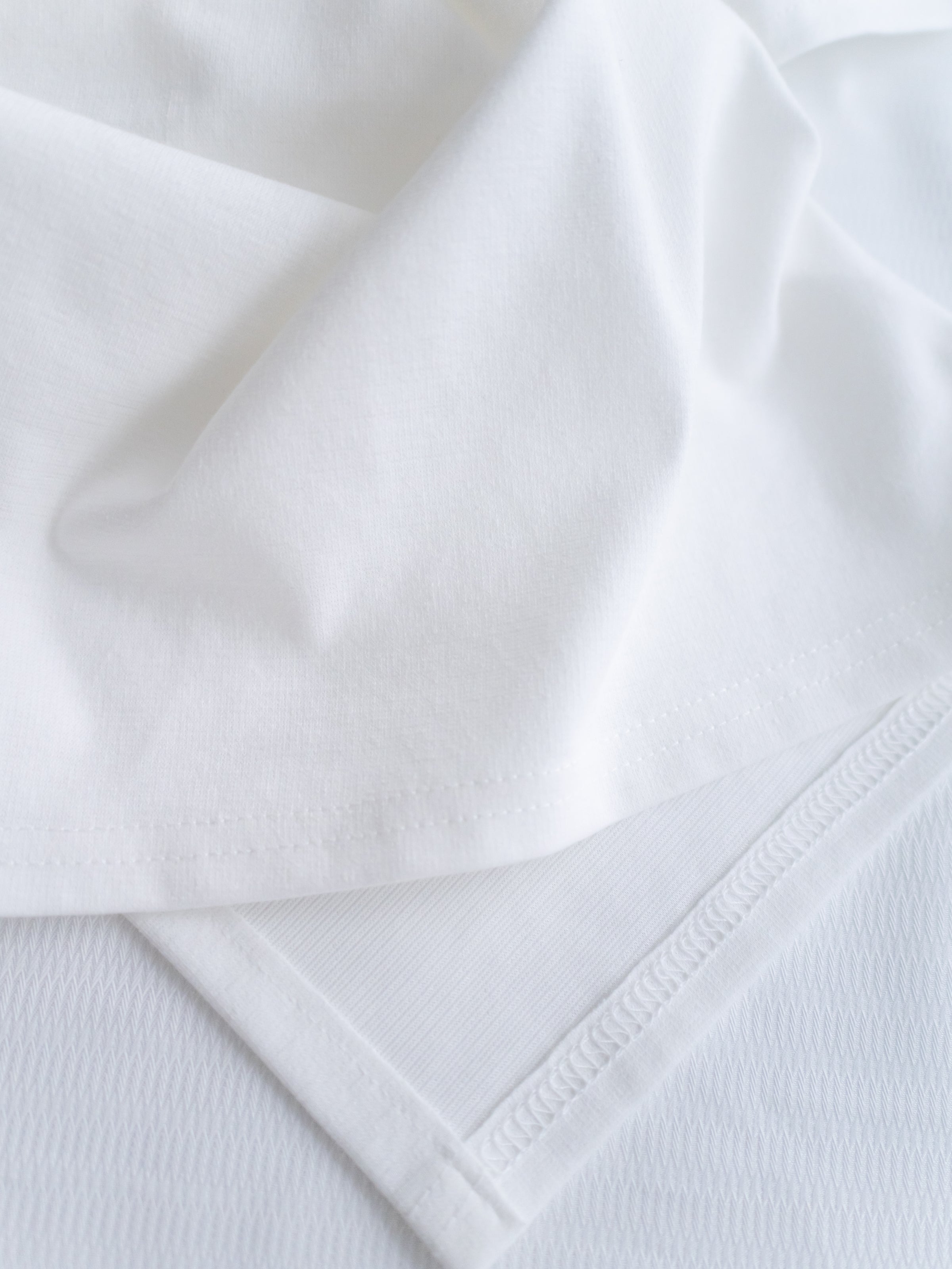 Side pinned V-Neck Tee 側抓褶後開叉V領上衣/ TP9216