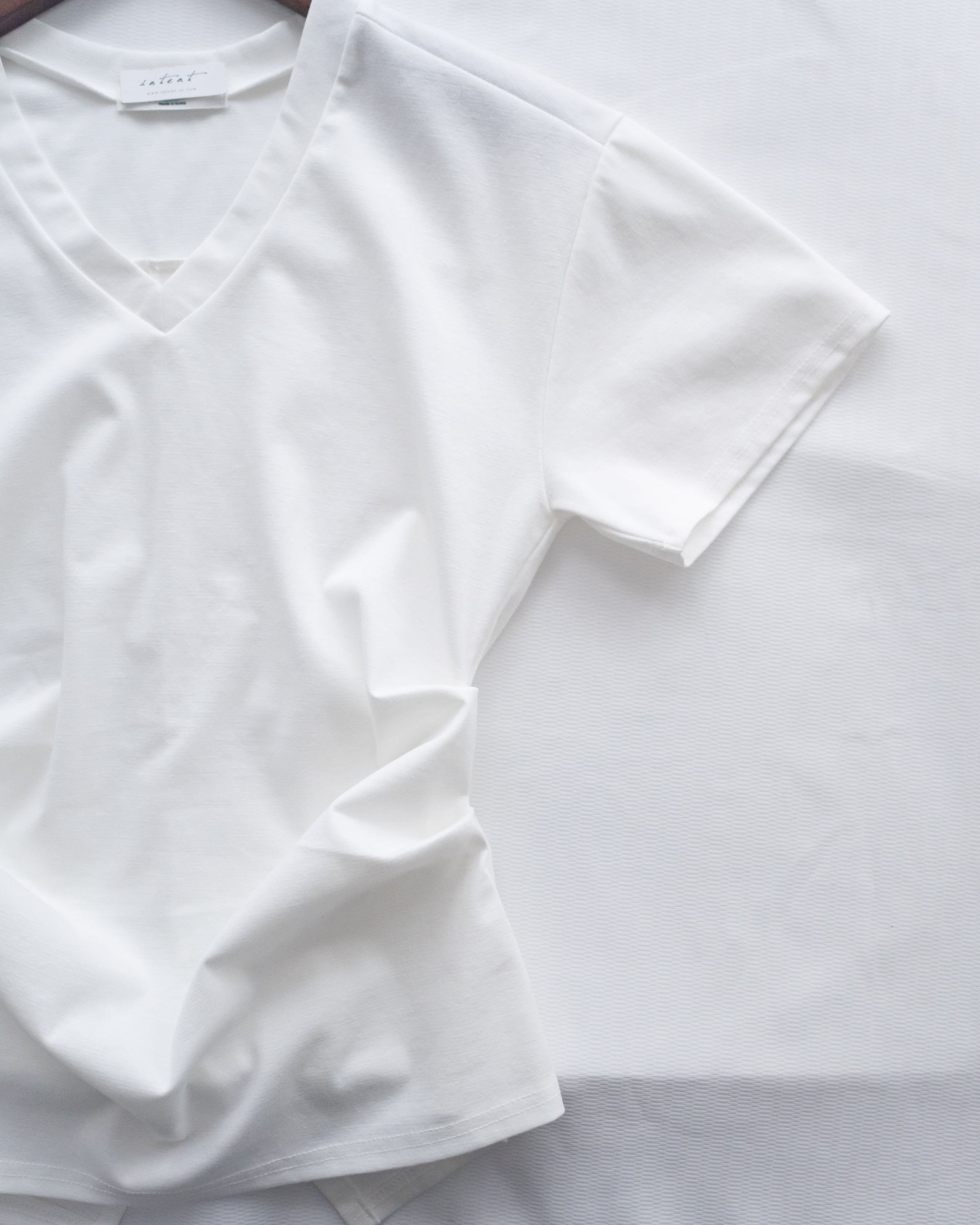 Side pinned V-Neck Tee 側抓褶後開叉V領上衣/ TP9216