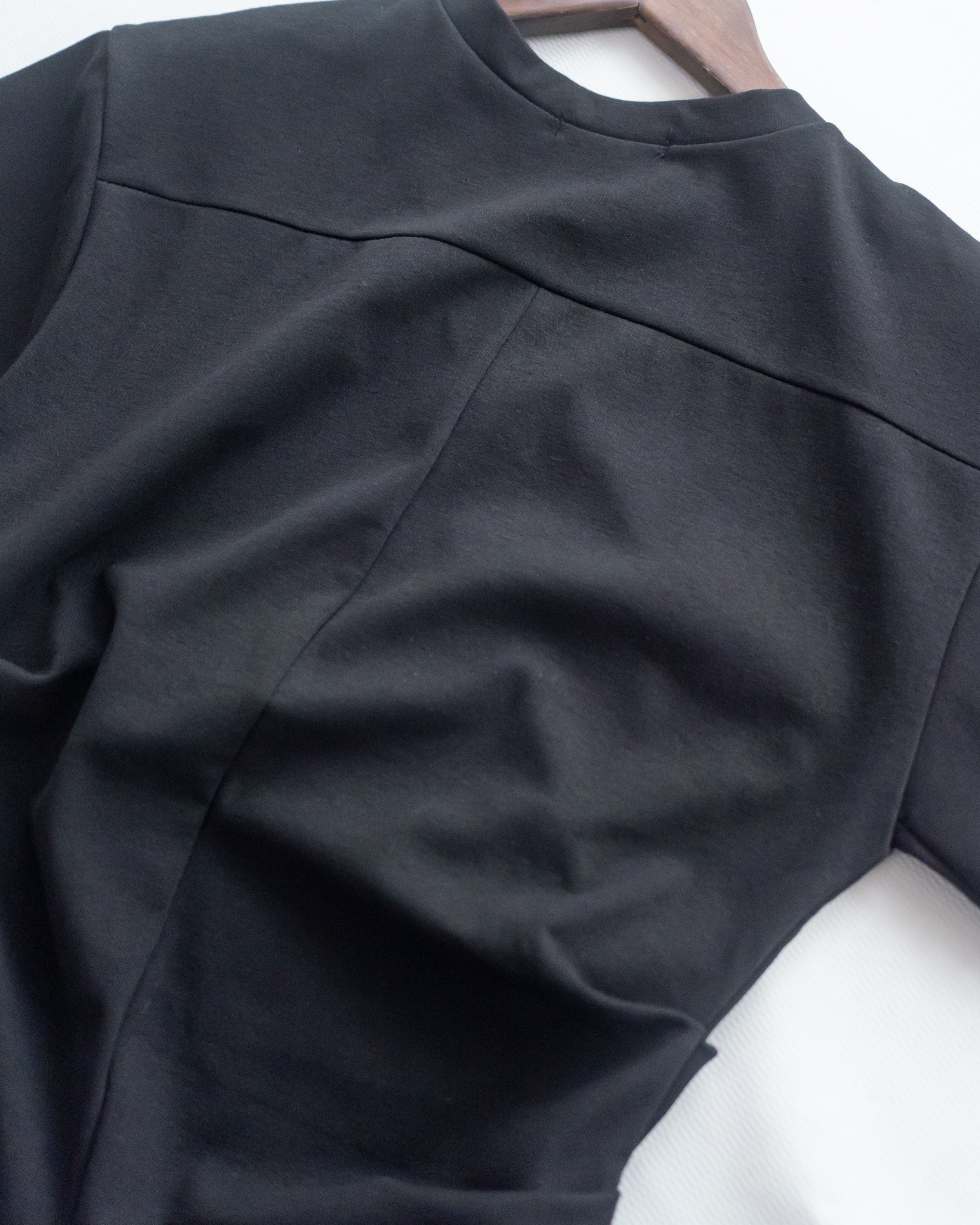 Side pinned V-Neck Tee 側抓褶後開叉V領上衣/ TP9216