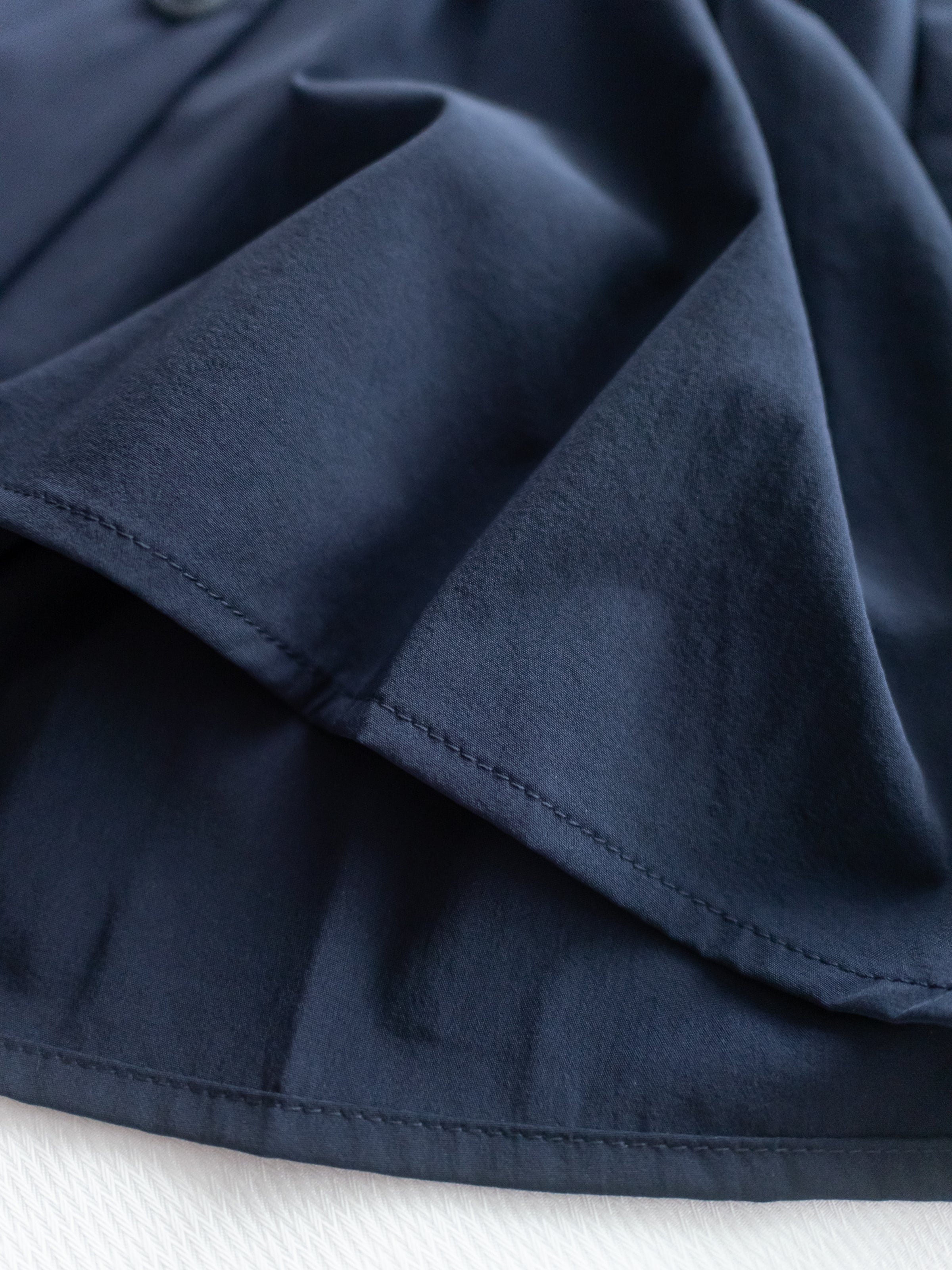 Pleated Waist Blouse 顯白深藍精緻鈕扣翻領修腰上衣/ BU9138