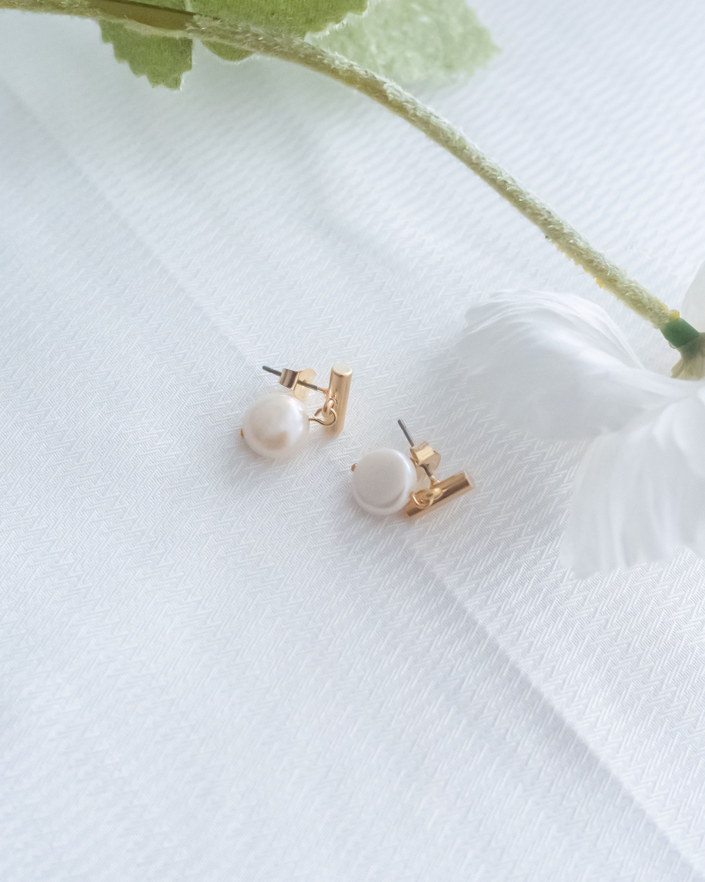 Gold Bar Pearl Earrings/ ER8341