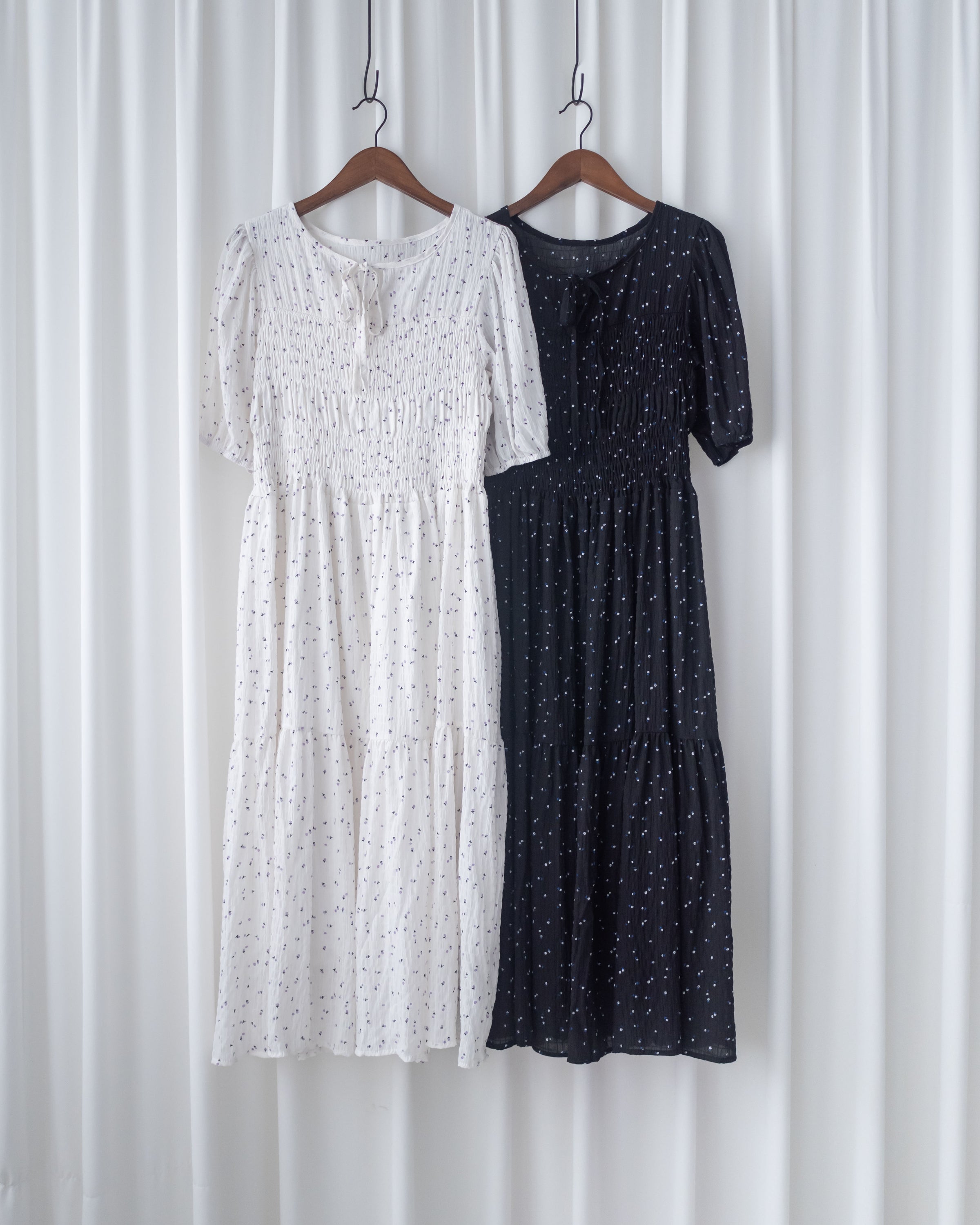 【現貨限量回歸 】Starry Floral Dress 流星小花彈性修身防皺連身裙/ DS1106